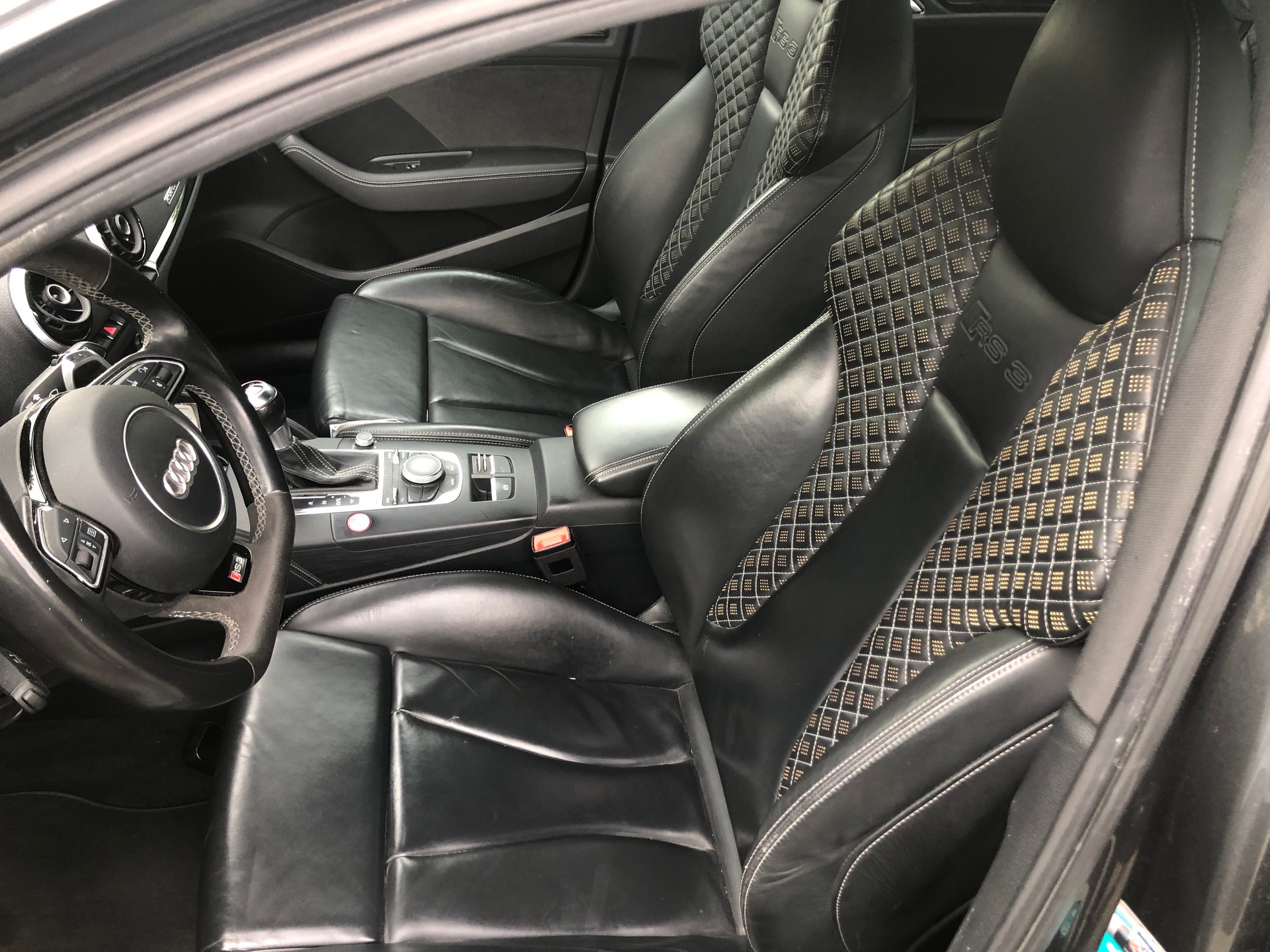 AUDI 2.5 T FSI quattro S-Tronic-image-3