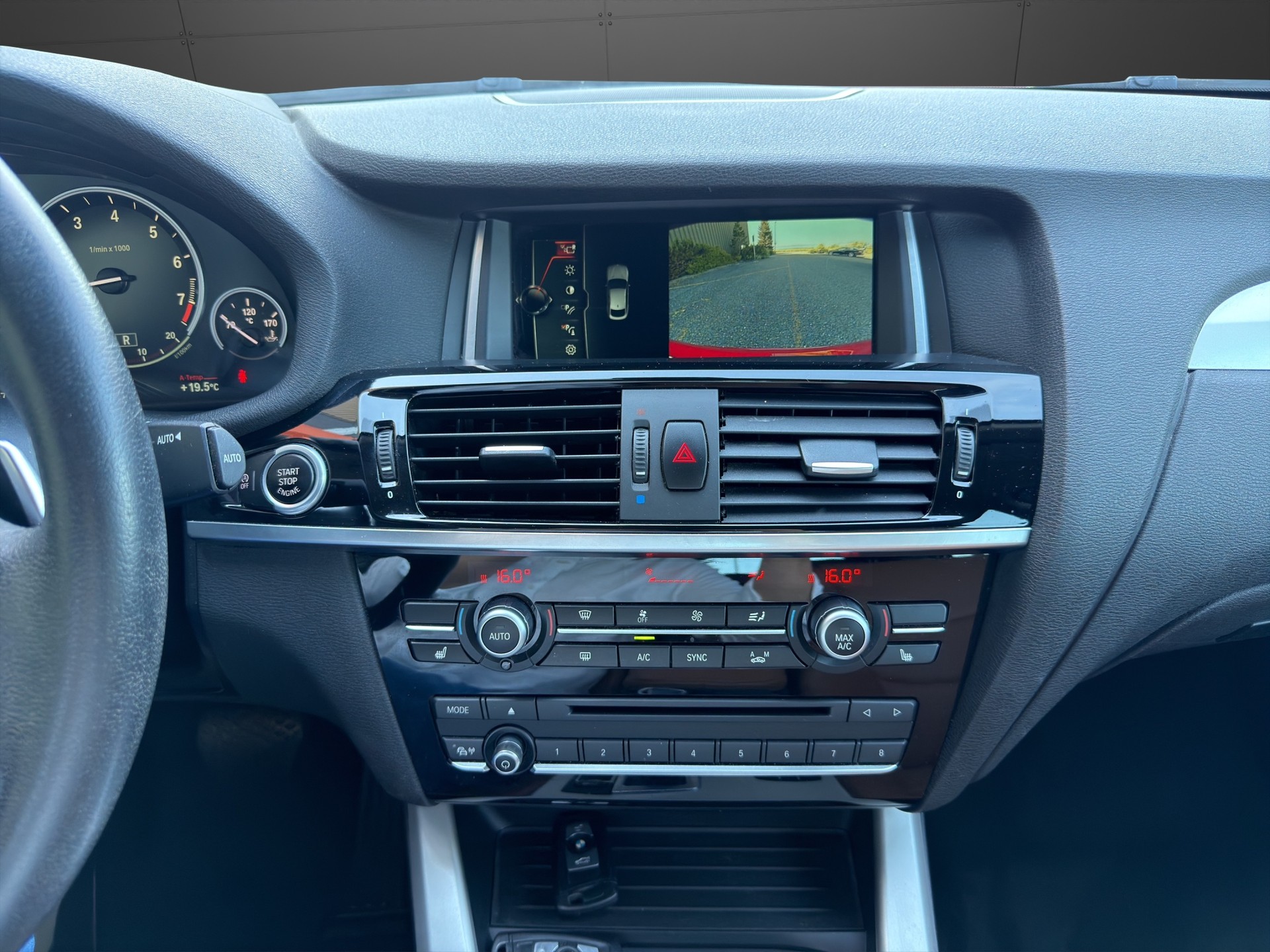 BMW X4 xDrive 20i Steptronic-image-12