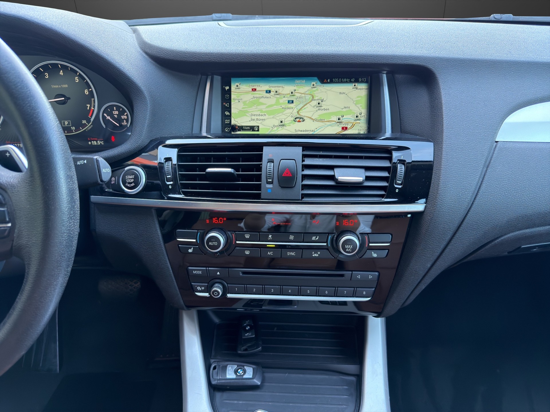 BMW X4 xDrive 20i Steptronic-image-13