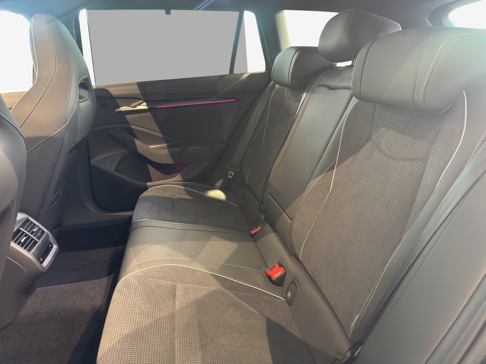 SKODA Superb Combi 1.5 TSI PHEV Sportline DSG-image-11