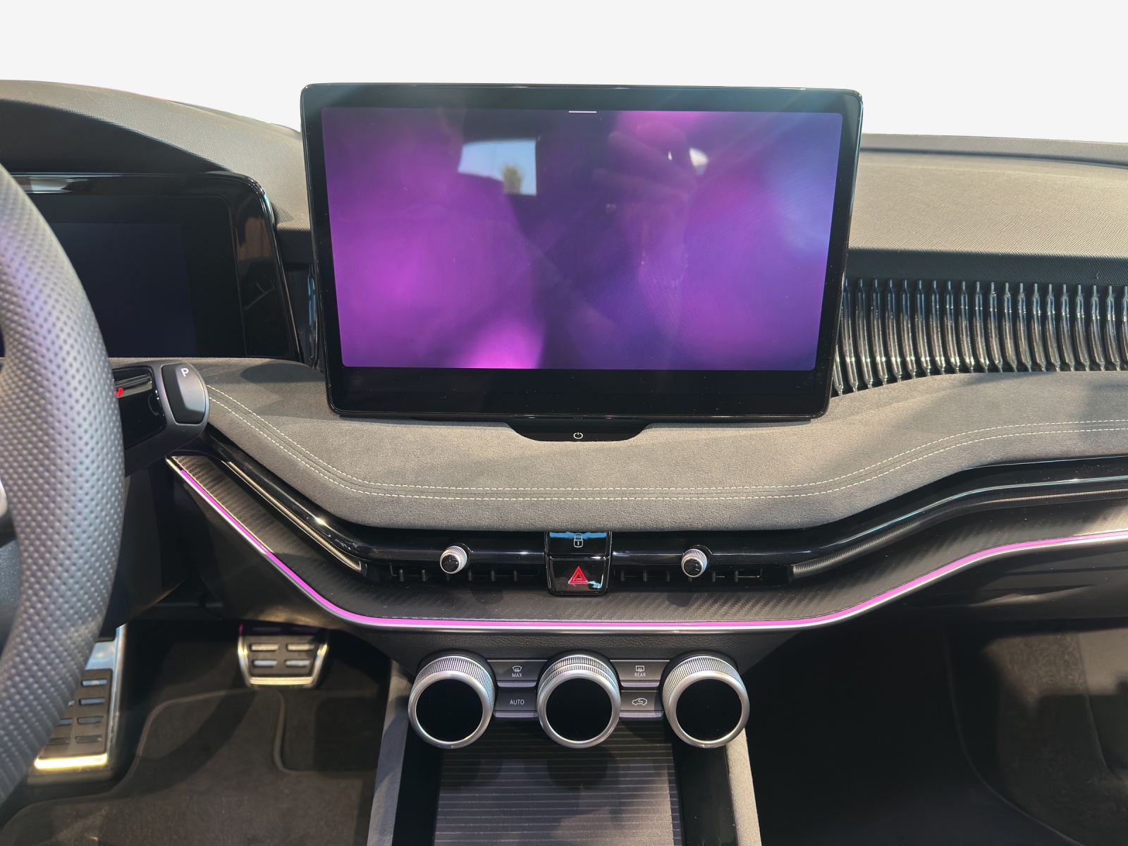 SKODA Superb Combi 1.5 TSI PHEV Sportline DSG-image-10