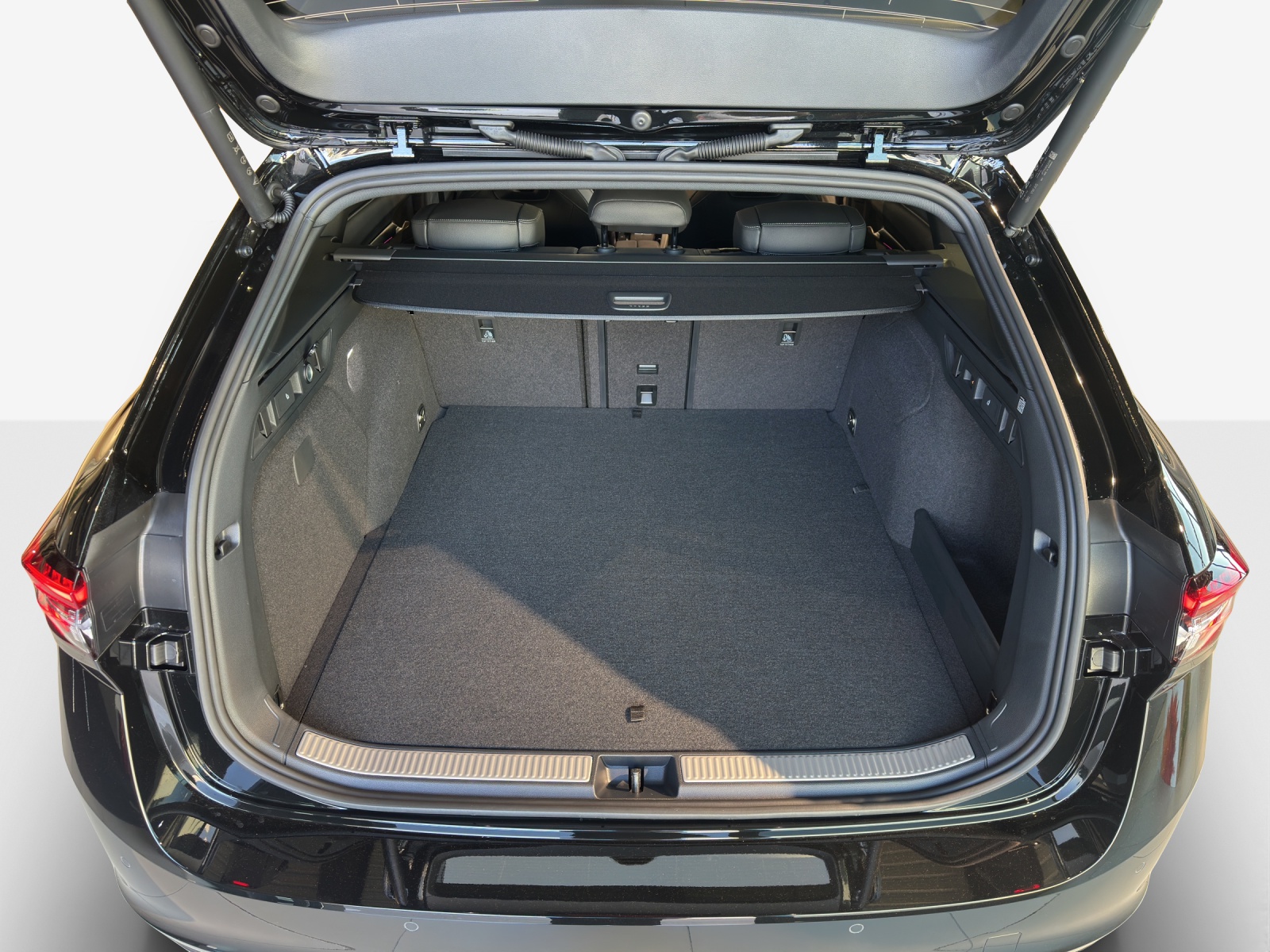 SKODA Superb Combi 1.5 TSI PHEV Sportline DSG-image-12