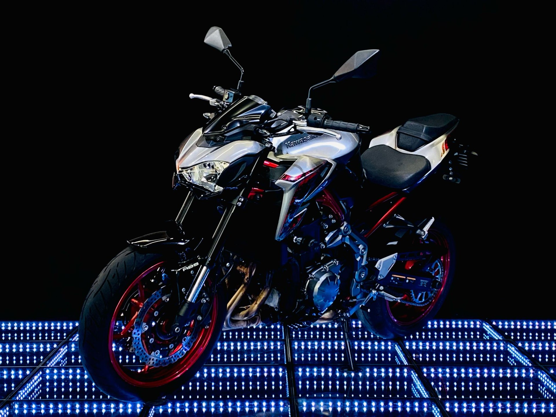 KAWASAKI Z 900 Performance-showroom-element-1