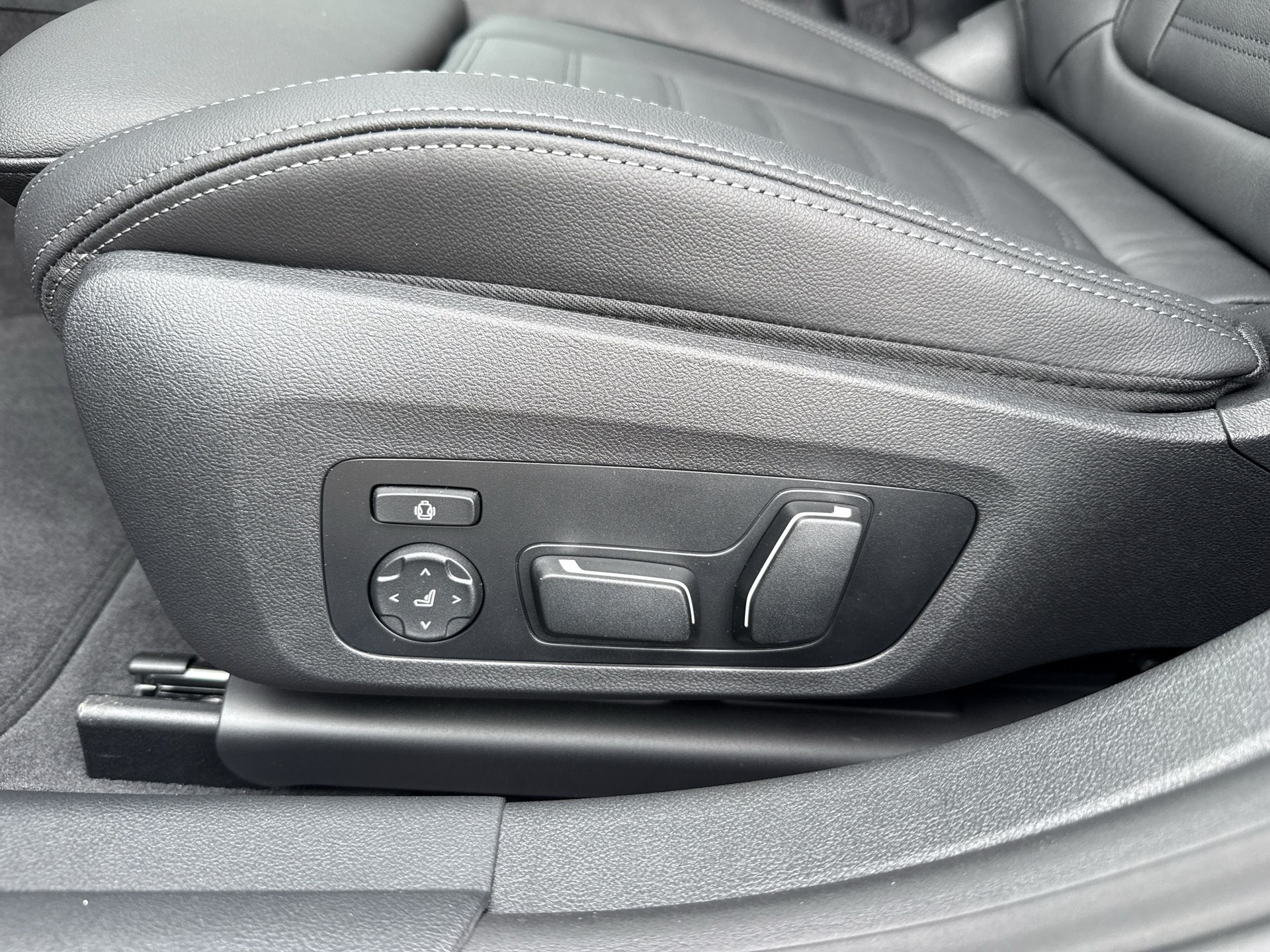 BMW i4 xDrive 40 M Sport Pro-image-19