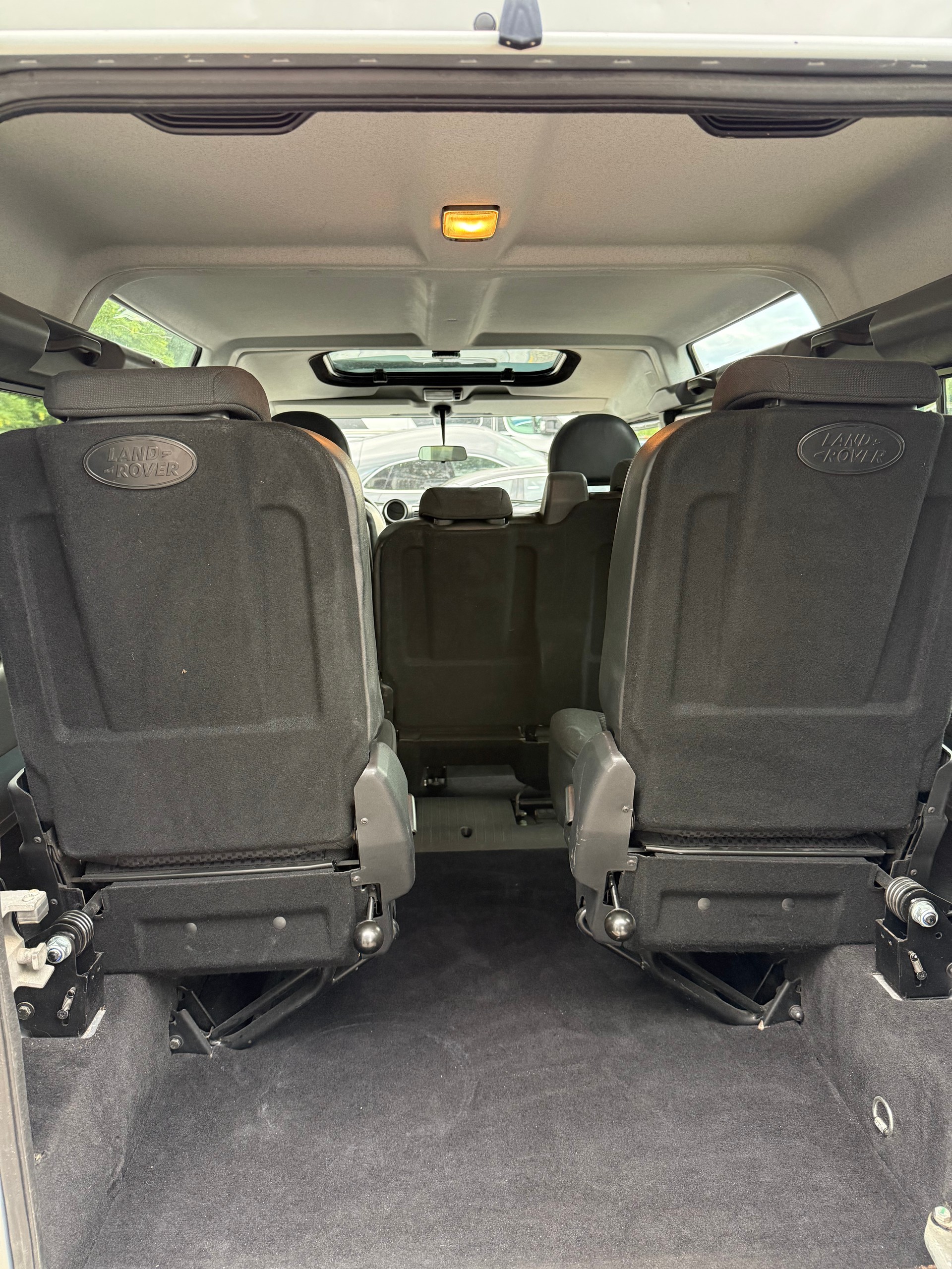 LAND ROVER Defender 110 2.2 TD4 Station Wagon Legend-image-5
