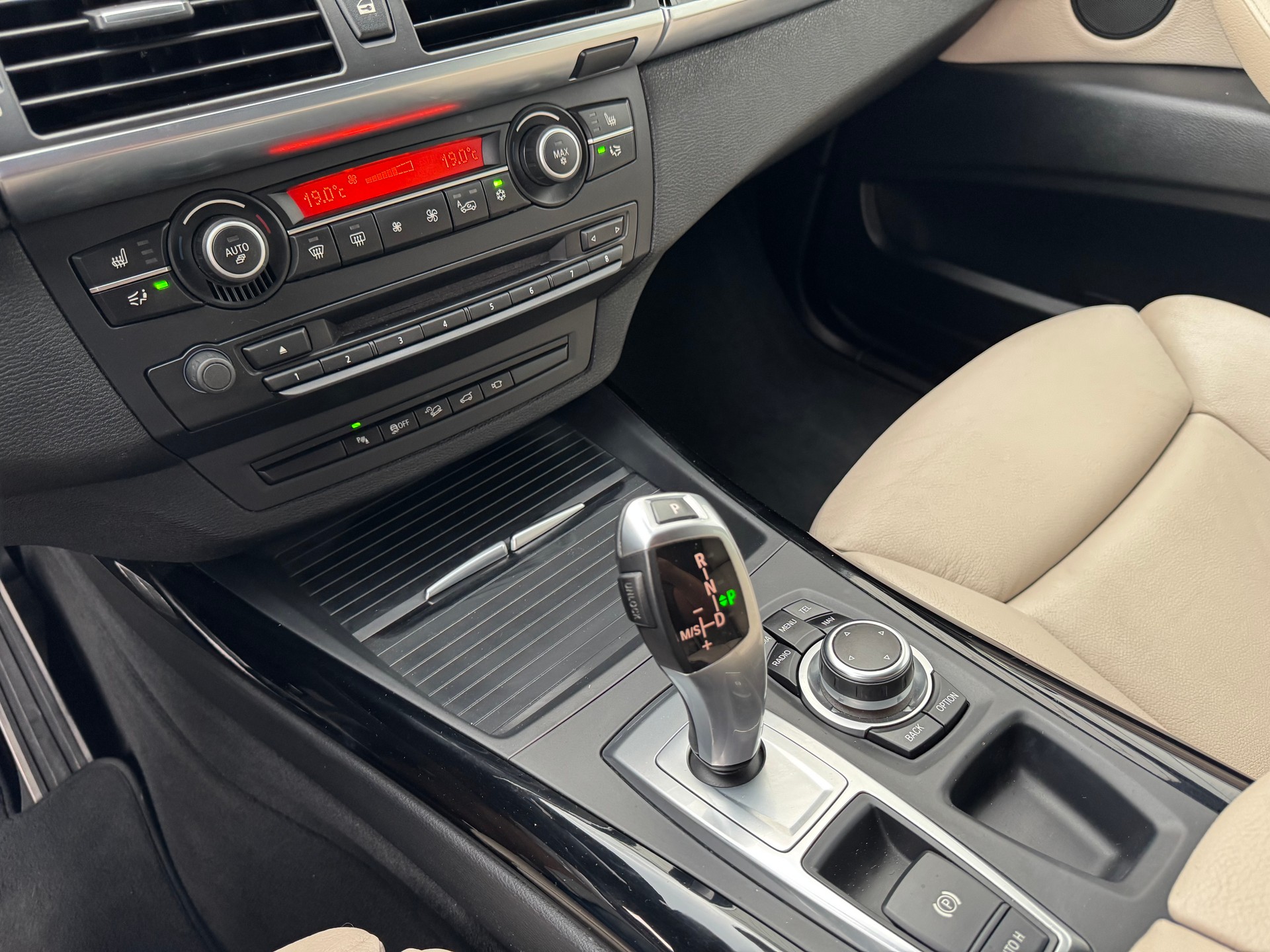 BMW X5 xDrive 40d Steptronic-image-13