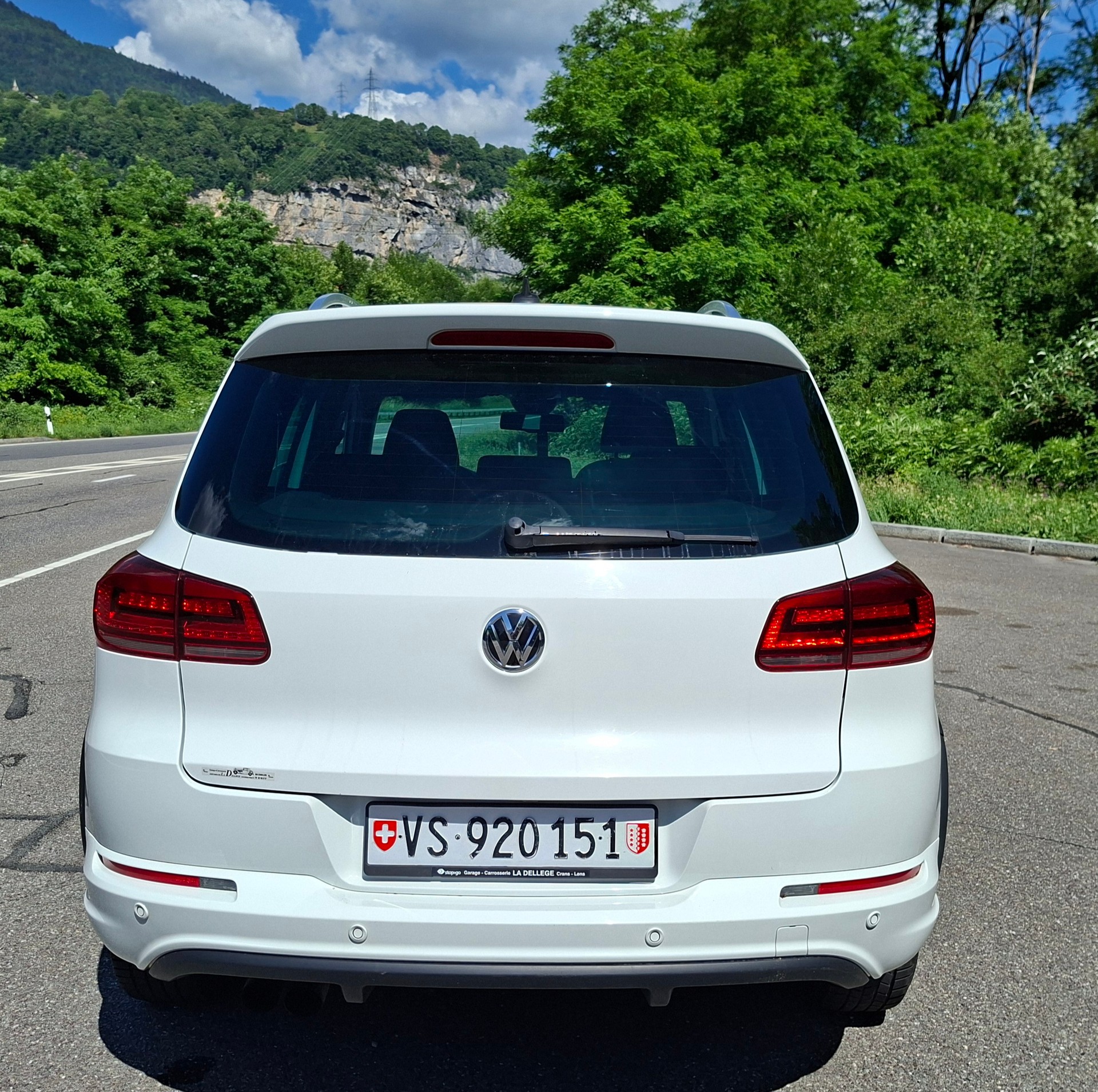 VW Tiguan 2.0 TSI R-Line Design 4Motion DSG-image-3