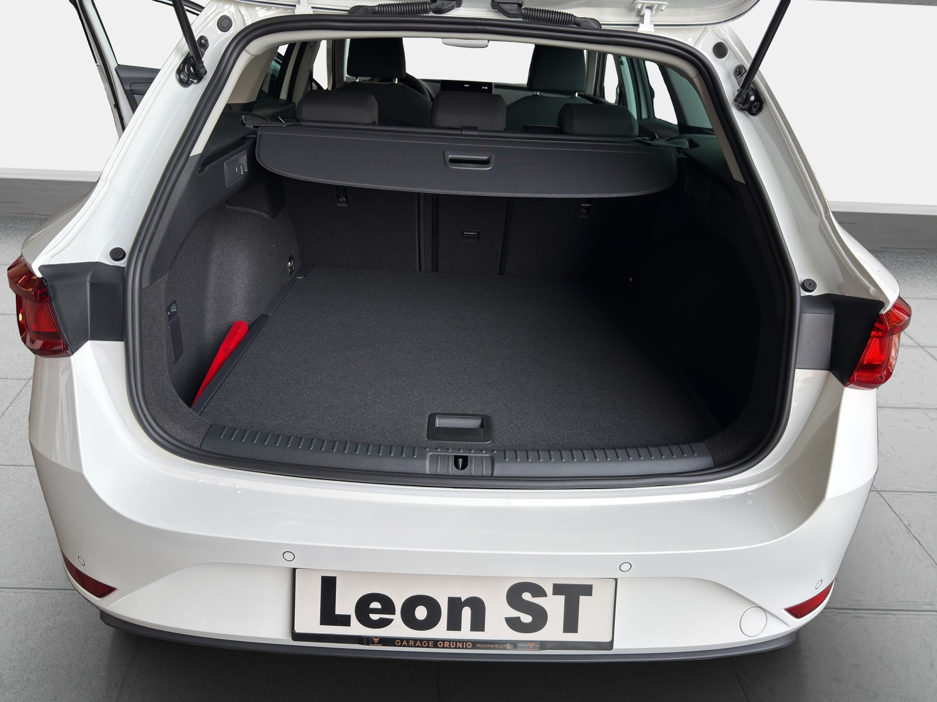 SEAT Leon ST 1.5 eTSI mHEV DSG Style-image-12