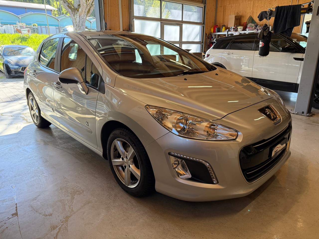 PEUGEOT 308 1.6 16V Turbo Swiss Edition-image-2