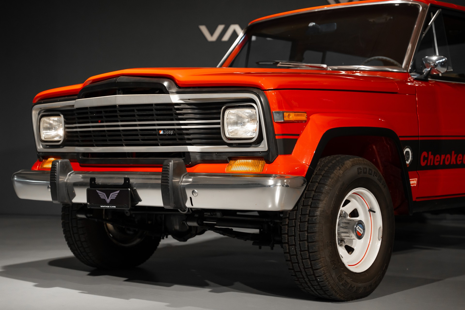 JEEP Cherokee 5.9 V8 Chief-image-4