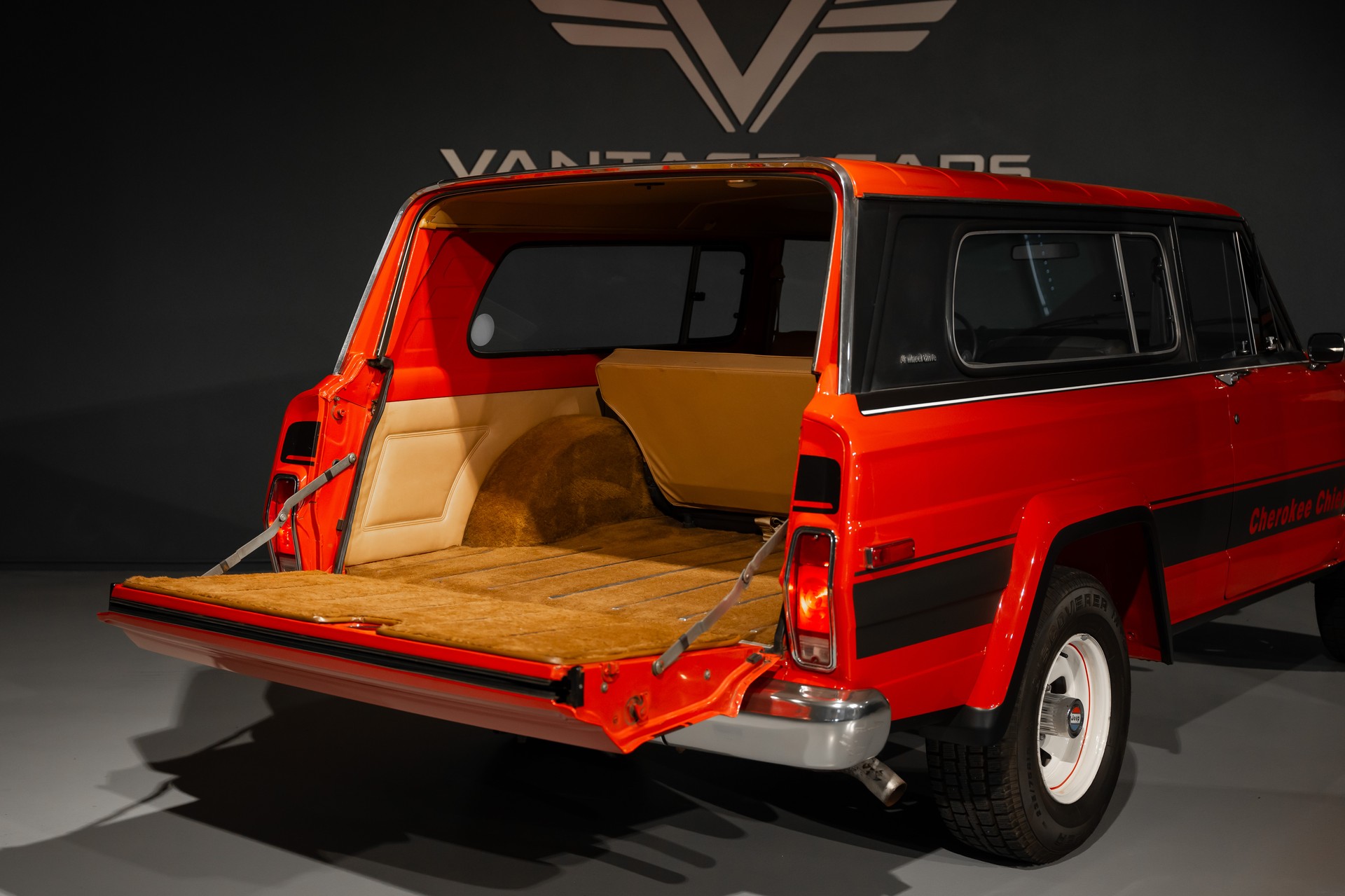 JEEP Cherokee 5.9 V8 Chief-image-9