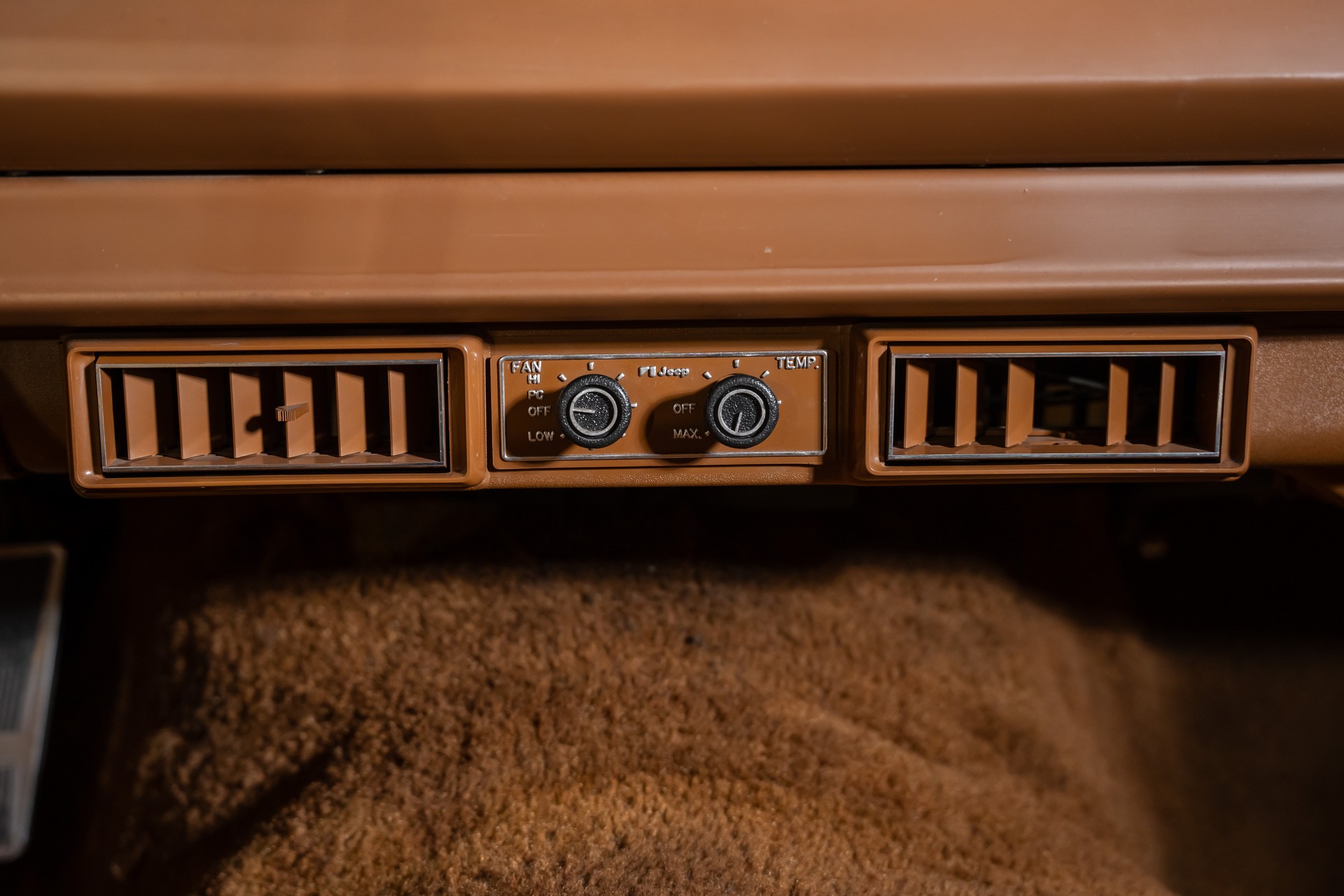 JEEP Cherokee 5.9 V8 Chief-image-21