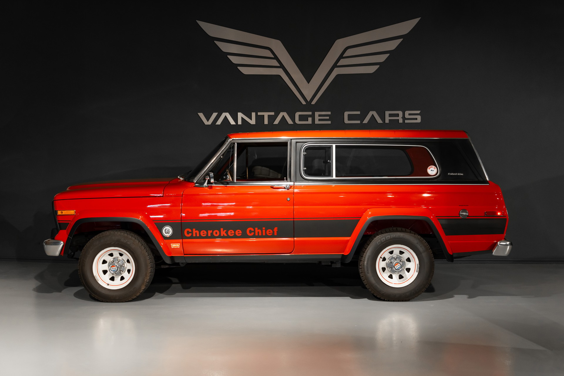 JEEP Cherokee 5.9 V8 Chief-image-1