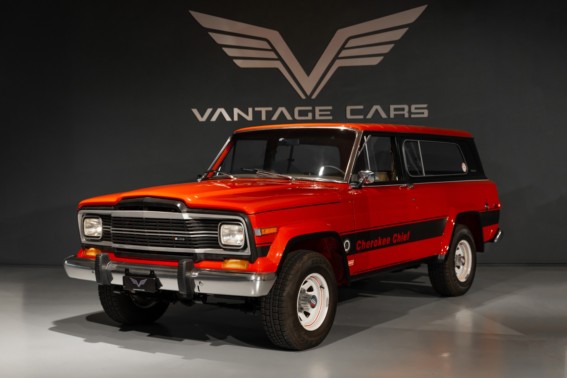 JEEP Cherokee 5.9 V8 Chief-image-0