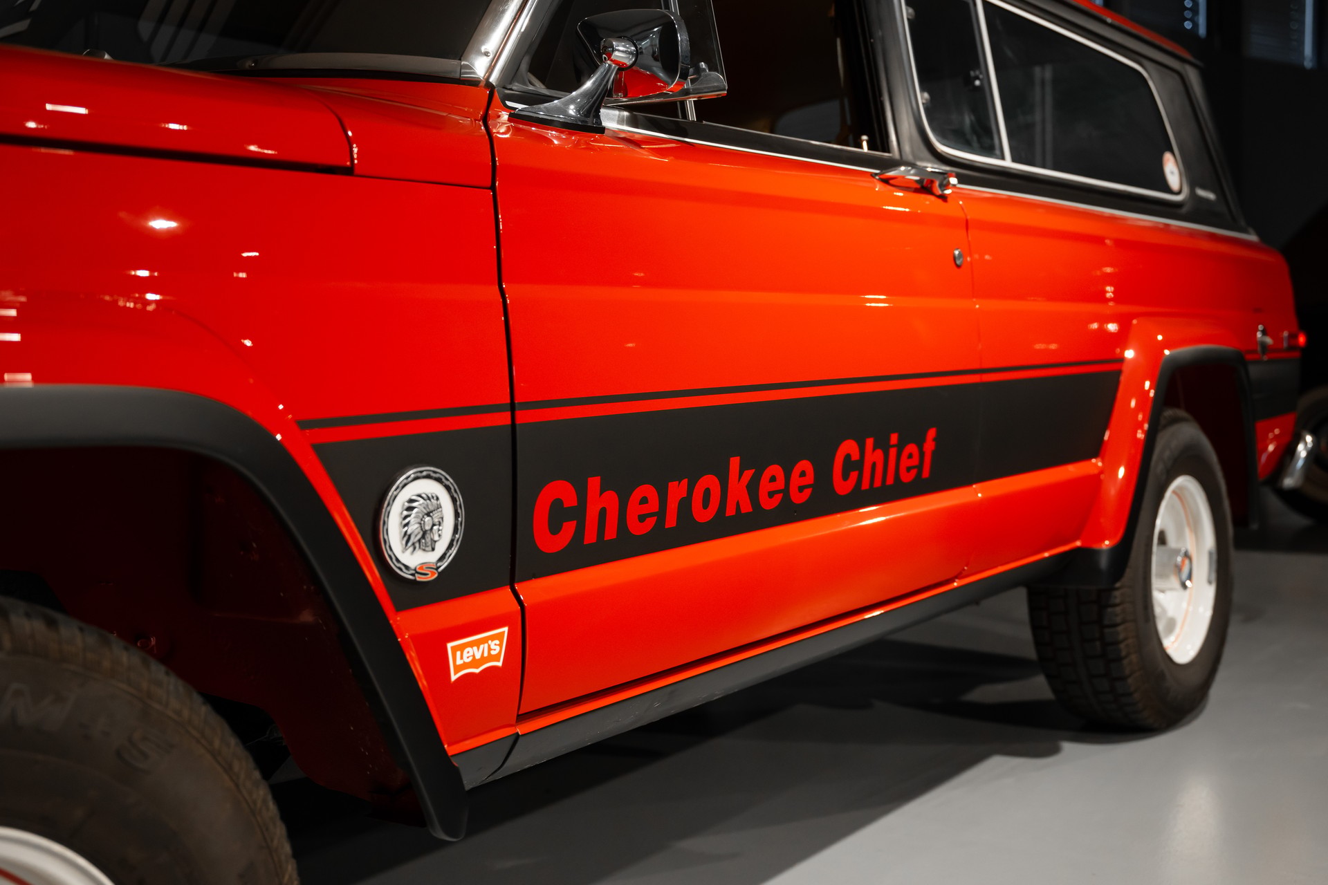 JEEP Cherokee 5.9 V8 Chief-image-5