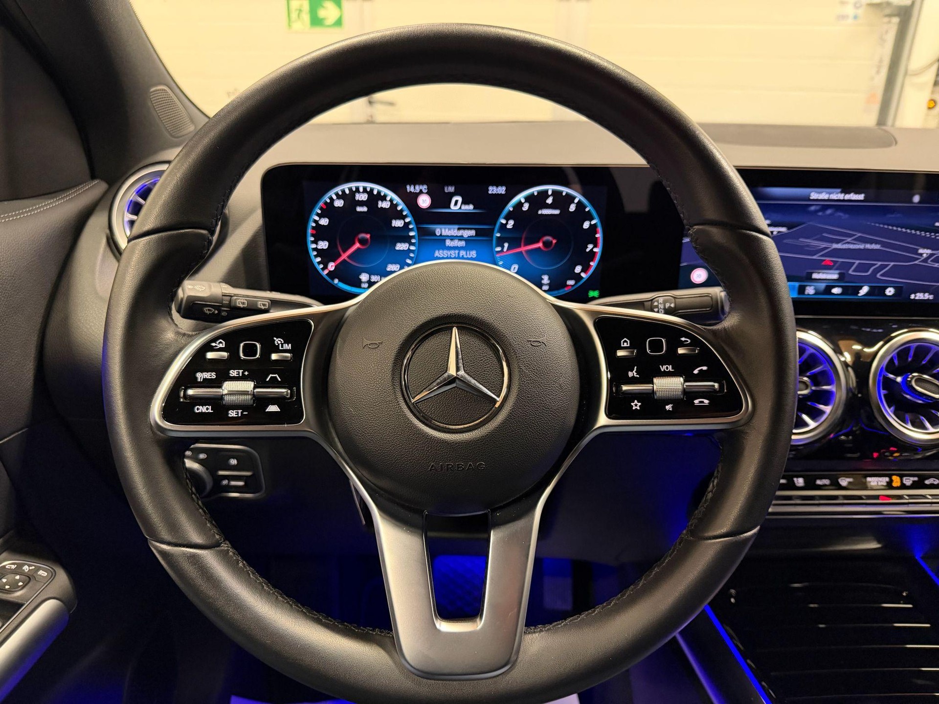 MERCEDES-BENZ GLA 200 Progressive-image-17