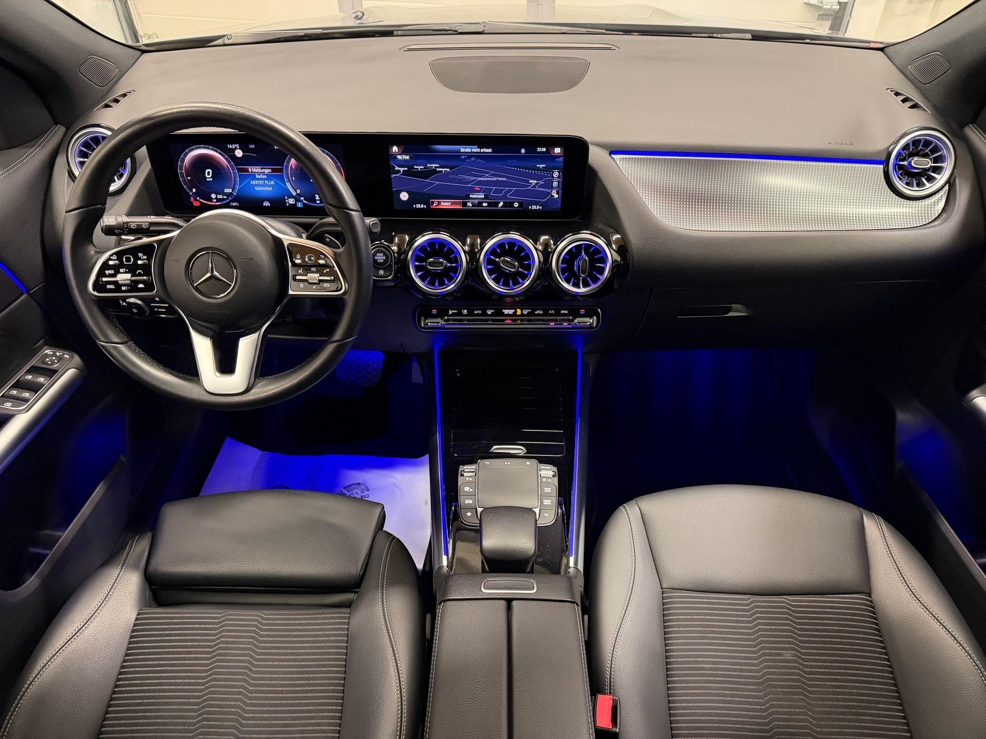 MERCEDES-BENZ GLA 200 Progressive-image-12