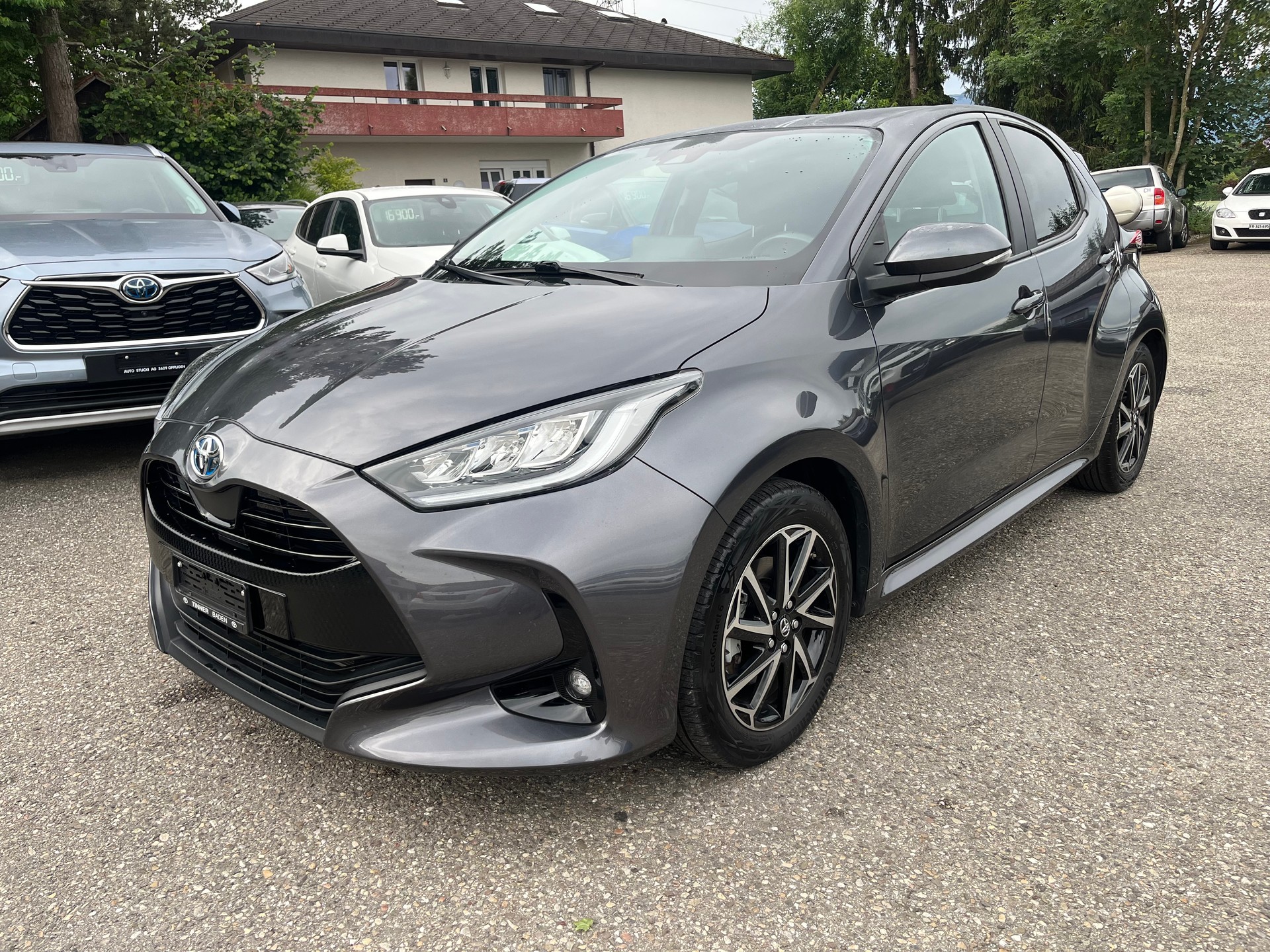 TOYOTA Yaris 1.5 Trend e-CVT-image-0