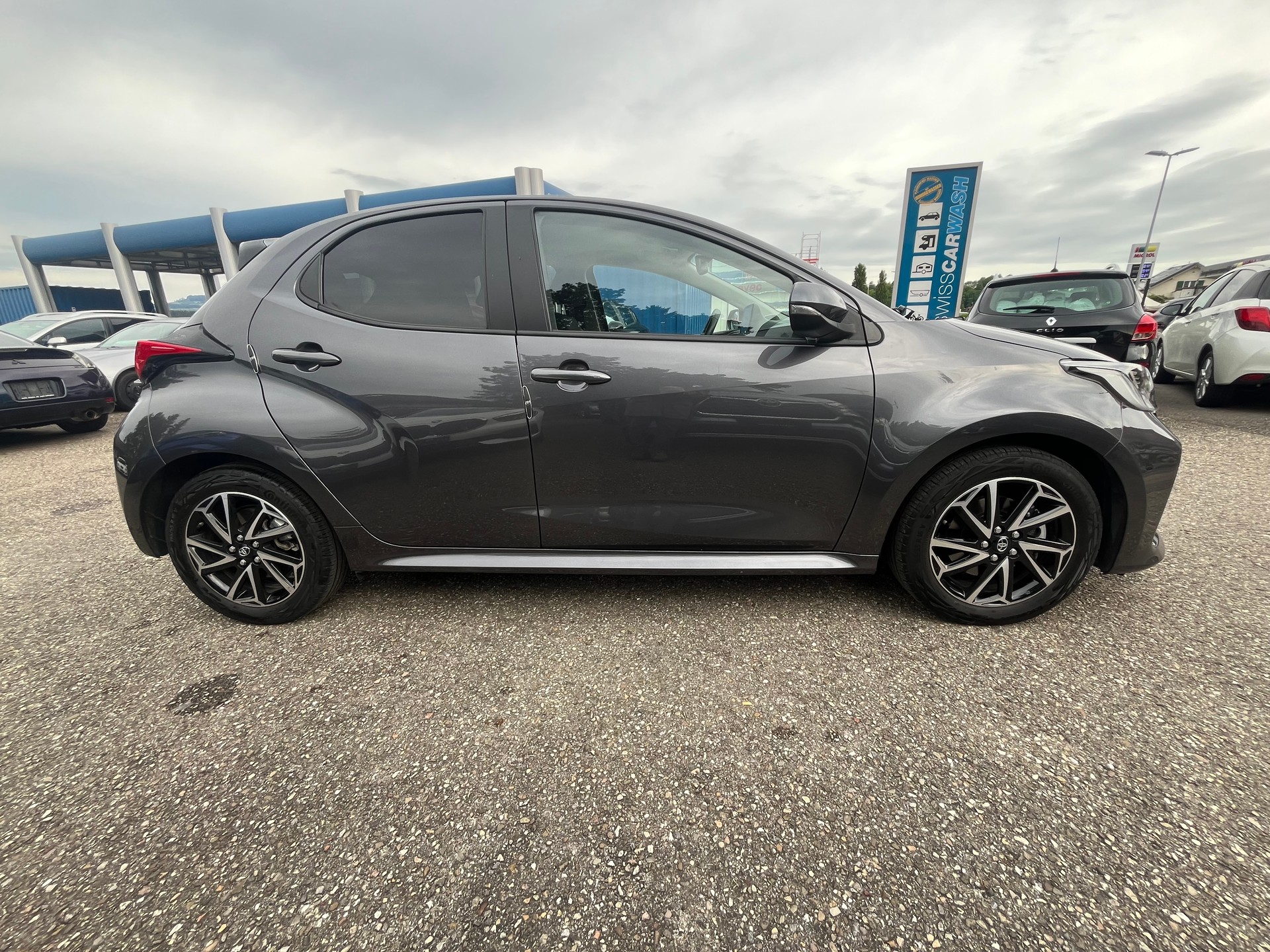 TOYOTA Yaris 1.5 Trend e-CVT-image-3
