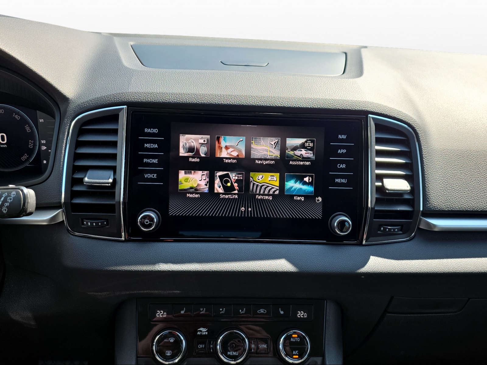 SKODA Karoq 2.0 TDI CR Ambition 4x4 DSG-image-8