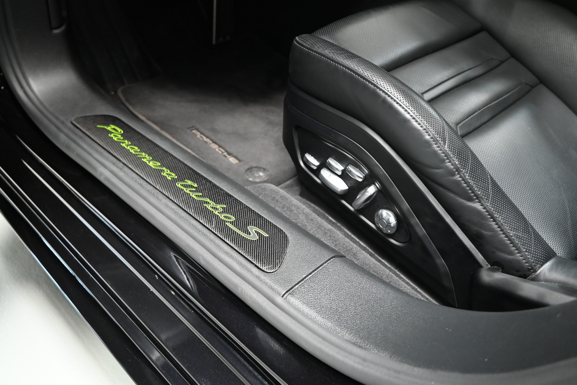 PORSCHE Panamera Turbo S E-Hybrid PDK-image-20