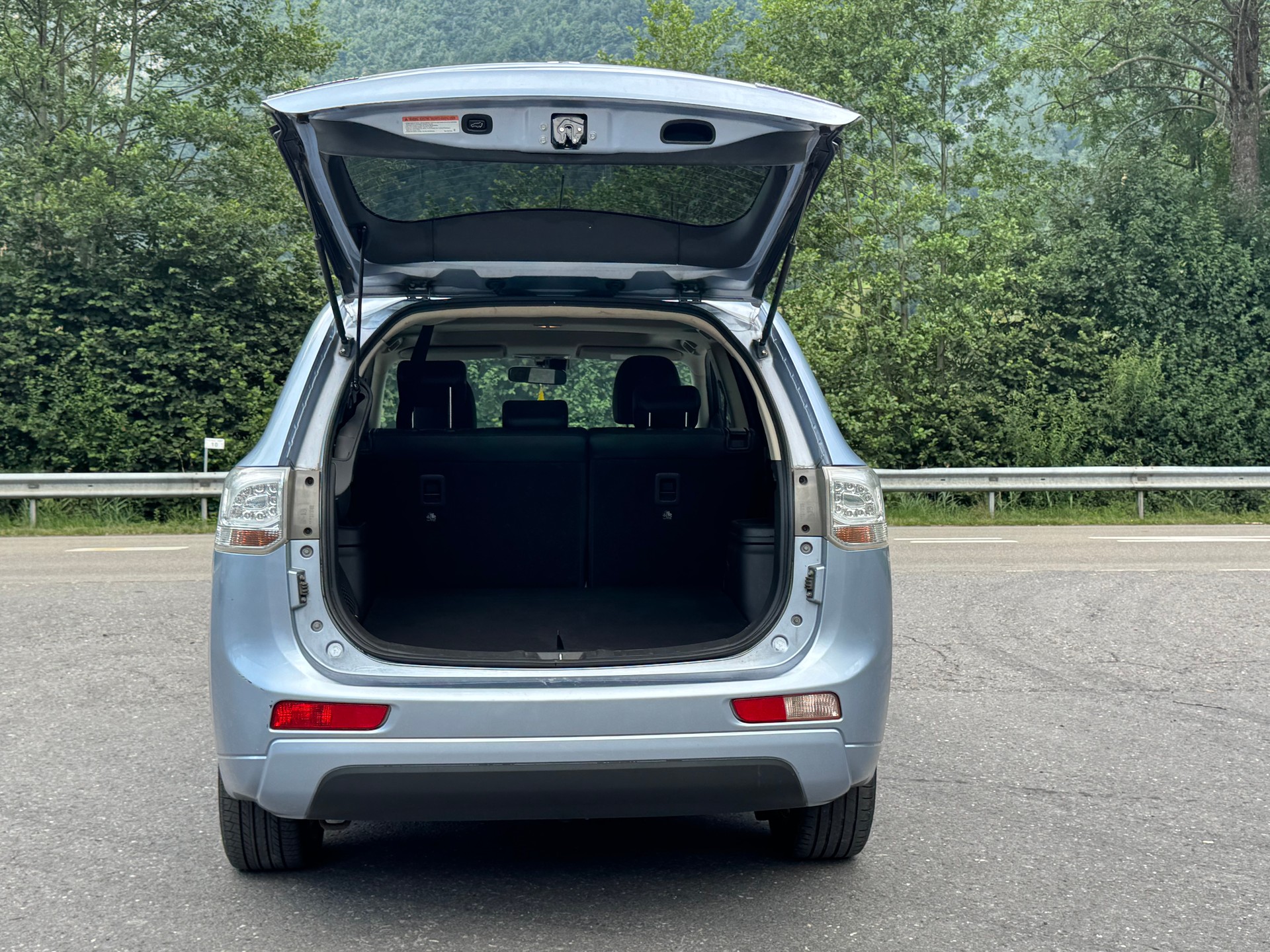 MITSUBISHI Outlander 2.0 PHEV Navigator eAssist-image-13