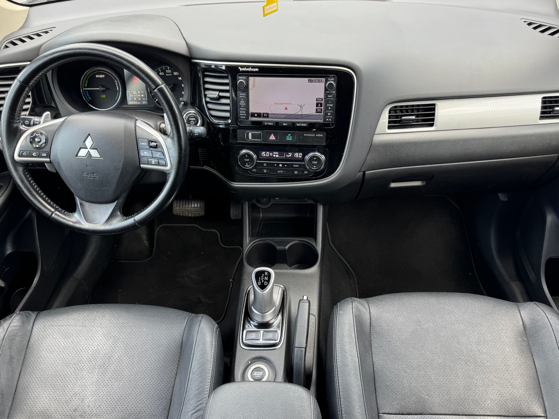 MITSUBISHI Outlander 2.0 PHEV Navigator eAssist-image-11