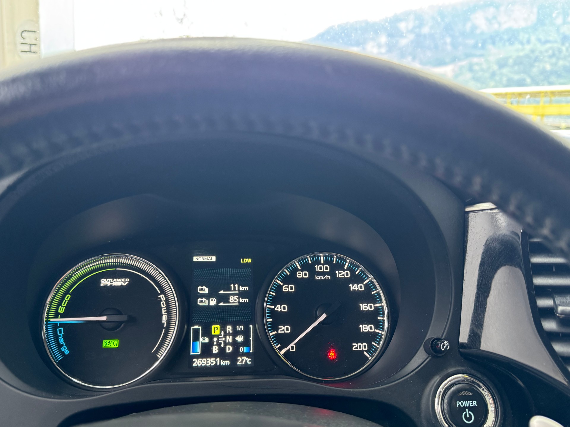 MITSUBISHI Outlander 2.0 PHEV Navigator eAssist-image-10