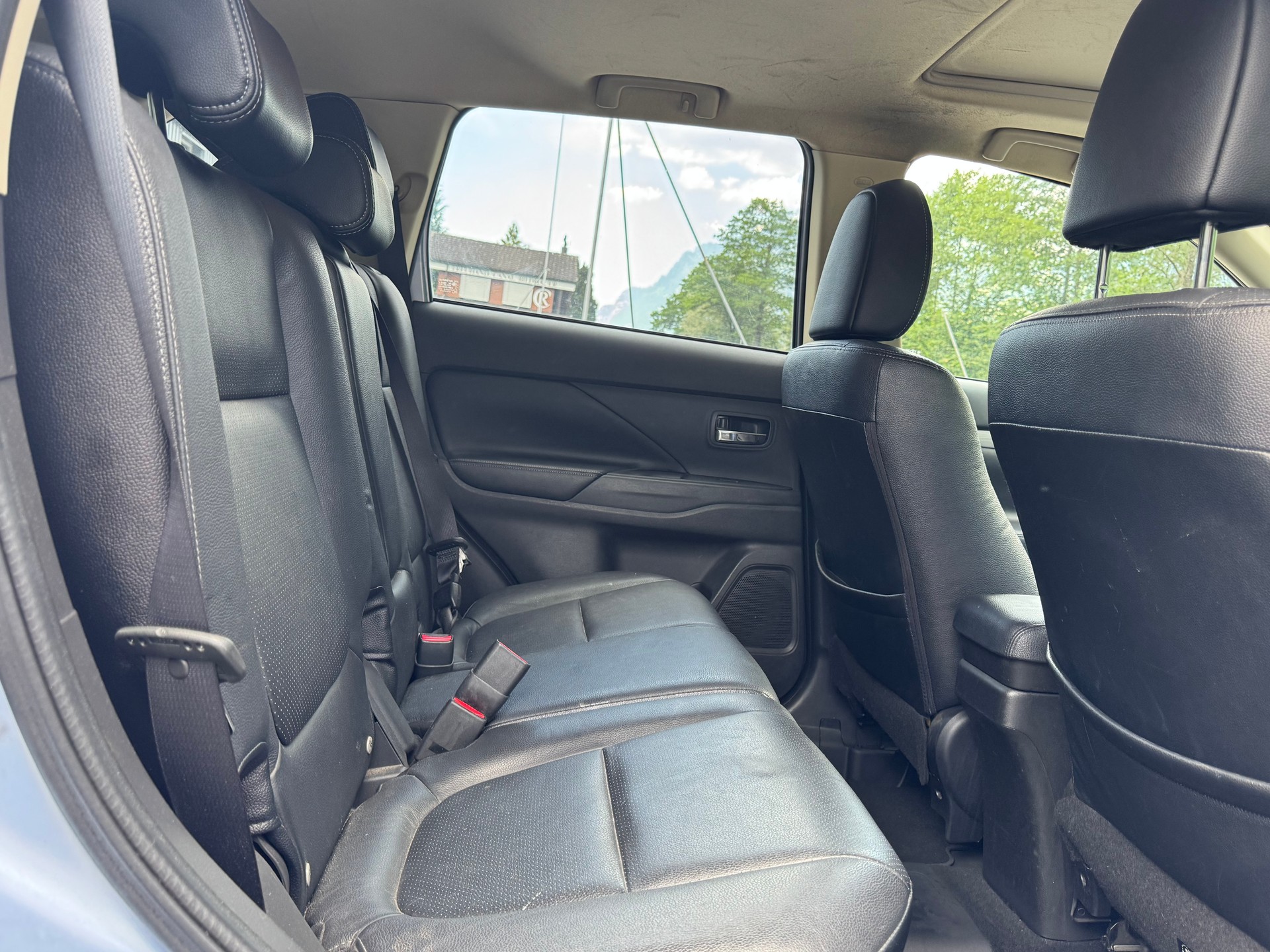 MITSUBISHI Outlander 2.0 PHEV Navigator eAssist-image-12