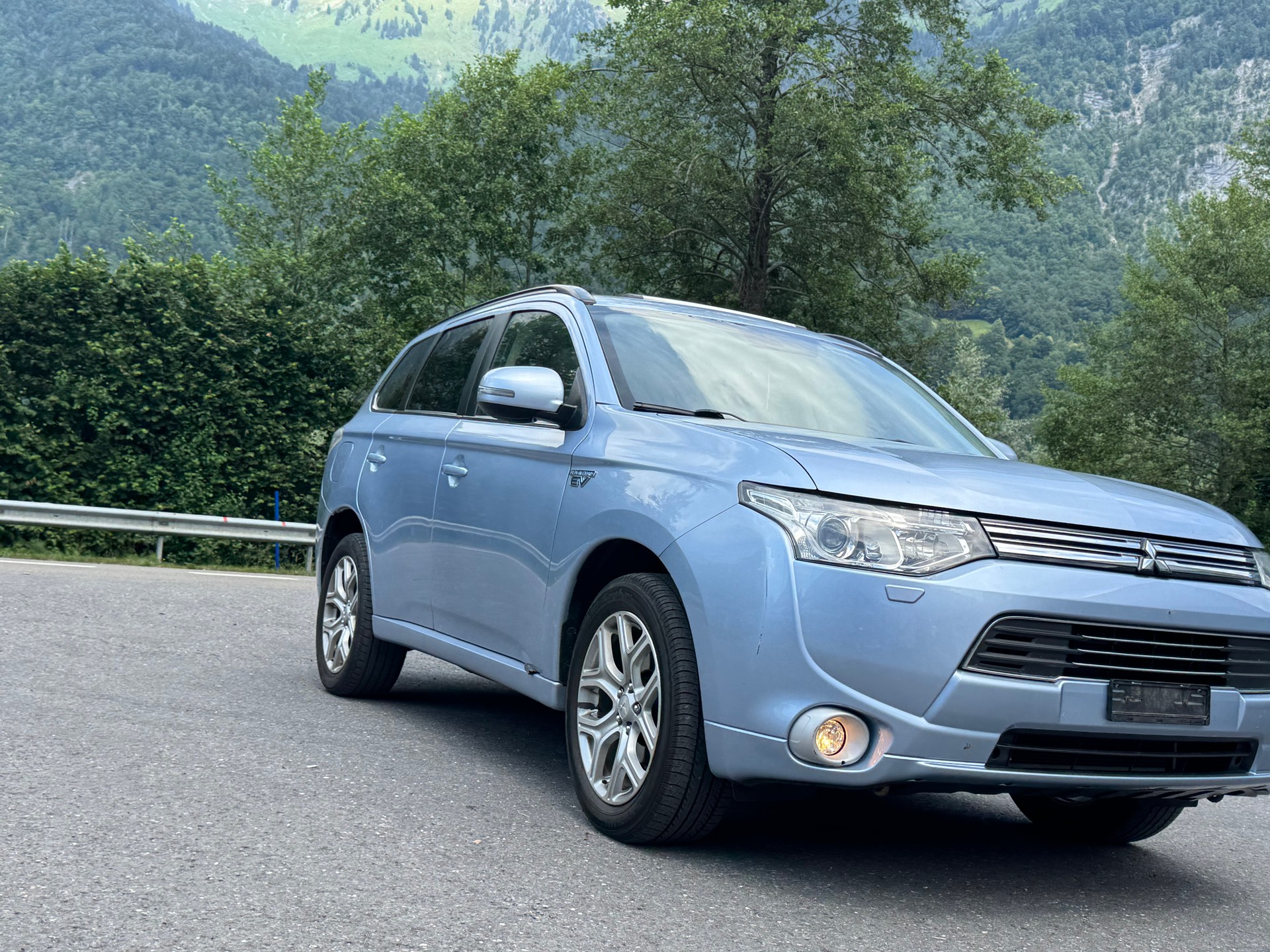 MITSUBISHI Outlander 2.0 PHEV Navigator eAssist-image-2