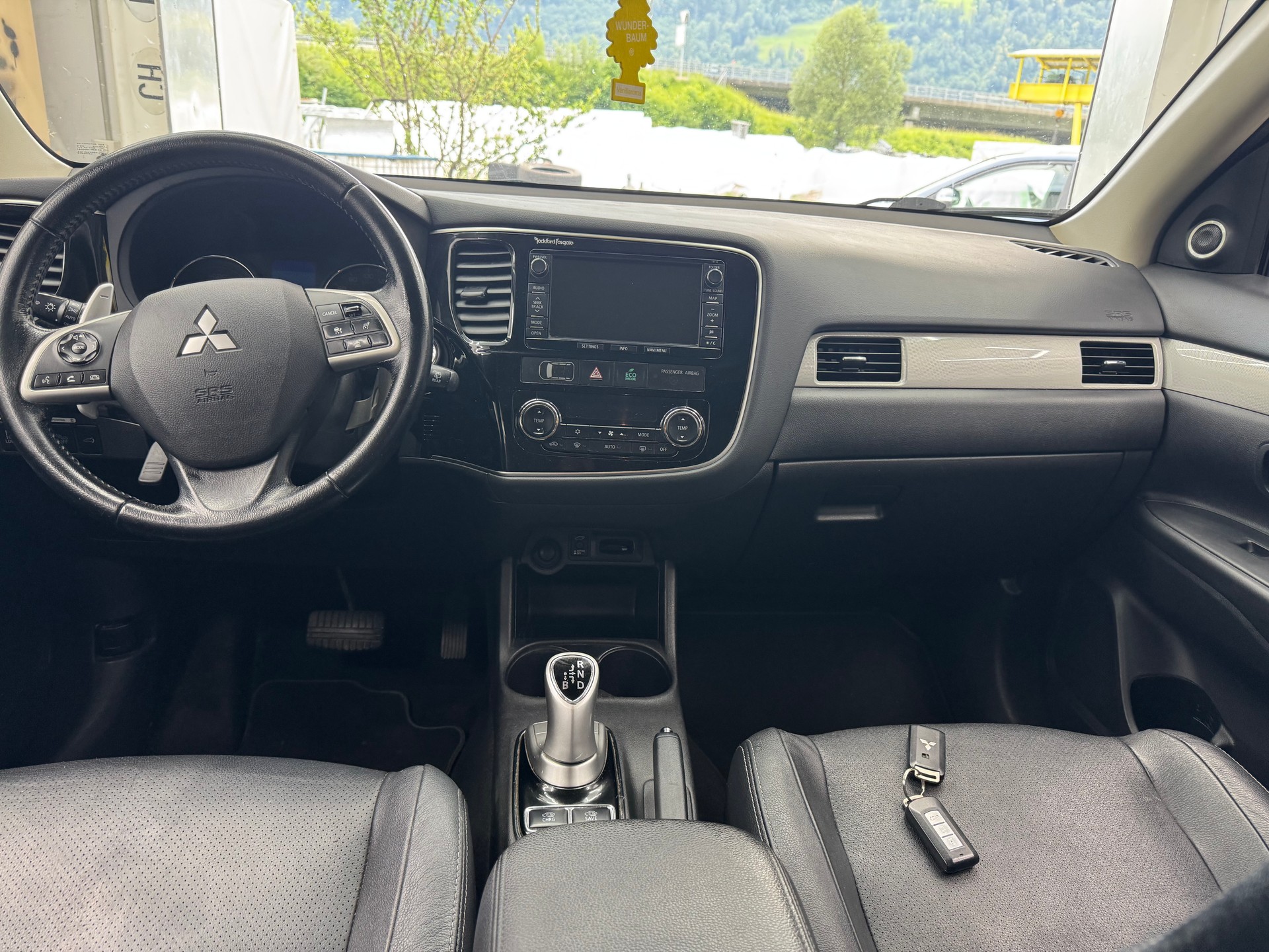 MITSUBISHI Outlander 2.0 PHEV Navigator eAssist-image-9