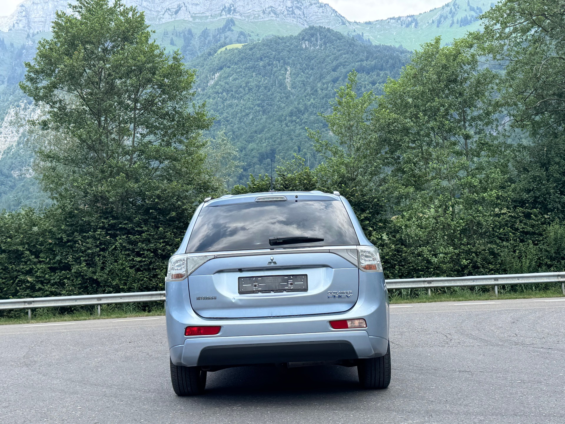 MITSUBISHI Outlander 2.0 PHEV Navigator eAssist-image-6