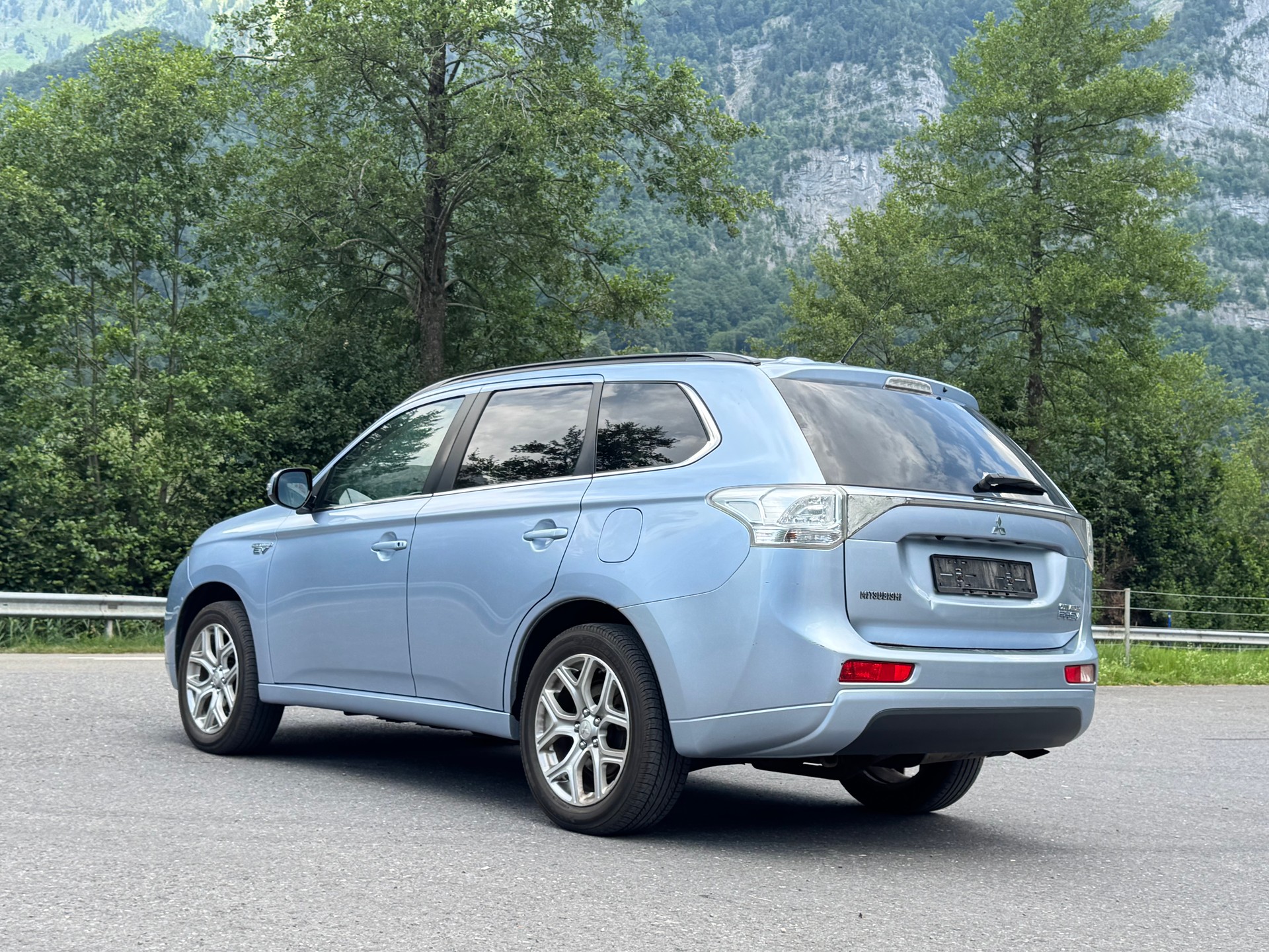 MITSUBISHI Outlander 2.0 PHEV Navigator eAssist-image-7