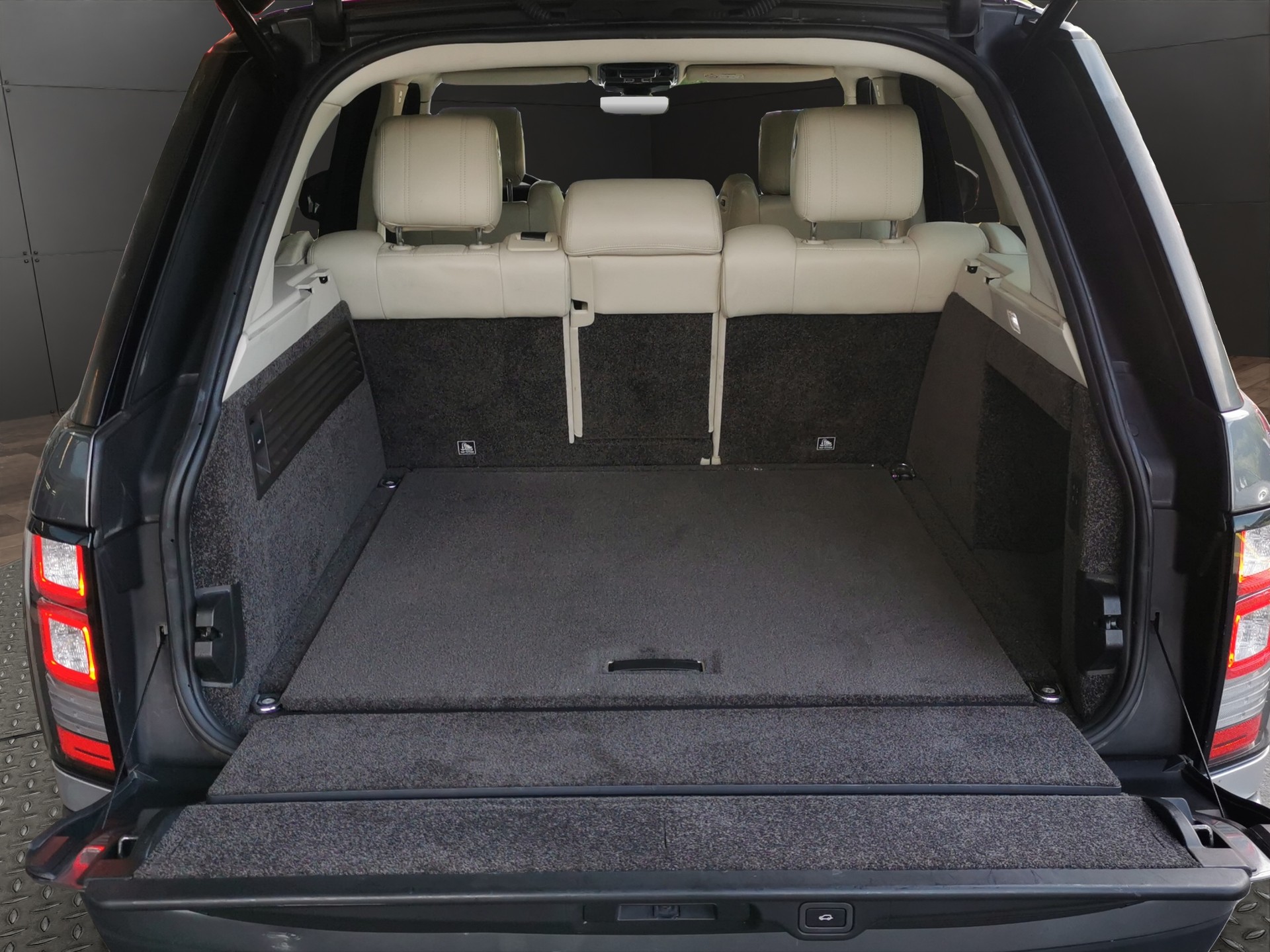 LAND ROVER Range Rover 3.0 TDV6 Vogue Automatic-image-8