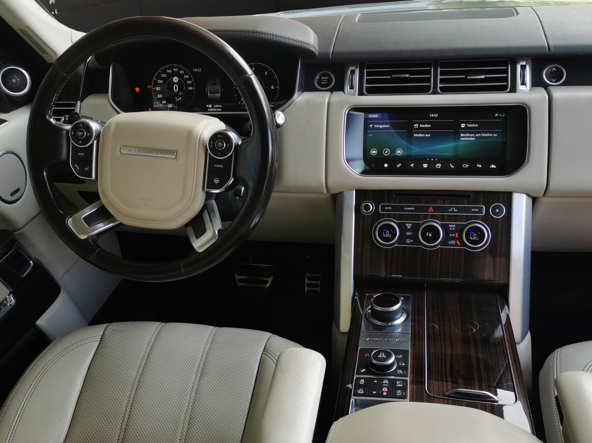 LAND ROVER Range Rover 3.0 TDV6 Vogue Automatic-image-16