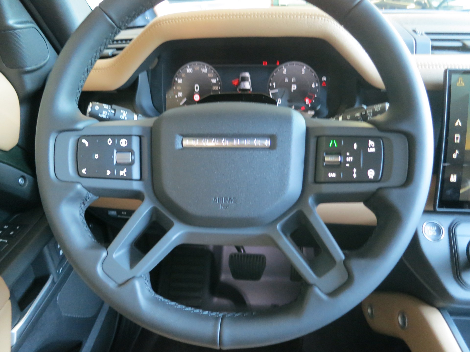 LAND ROVER Defender 110 3.0 D I6 350 X-Dynamic HSE AWD AT8-image-9