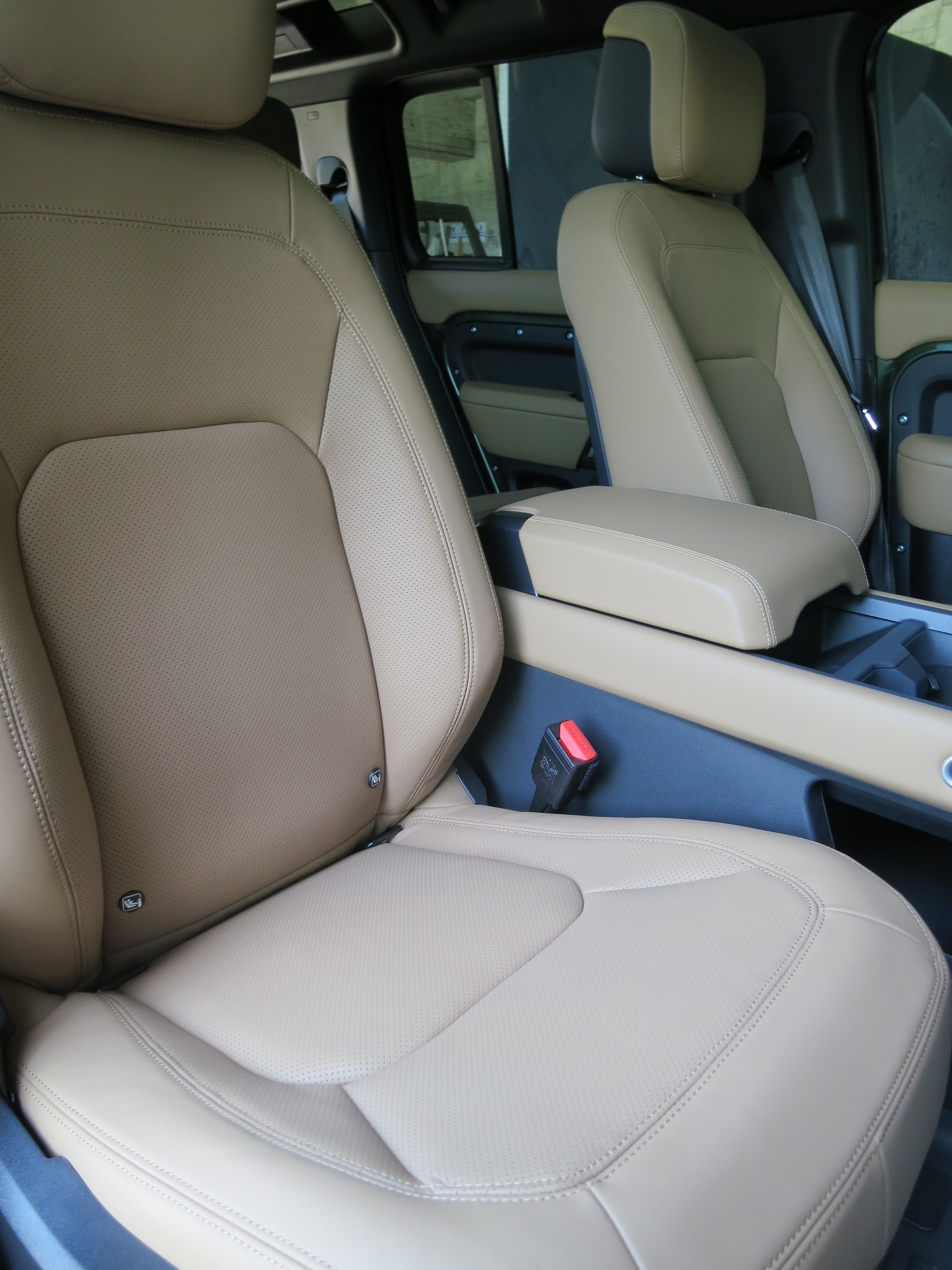 LAND ROVER Defender 110 3.0 D I6 350 X-Dynamic HSE AWD AT8-image-11