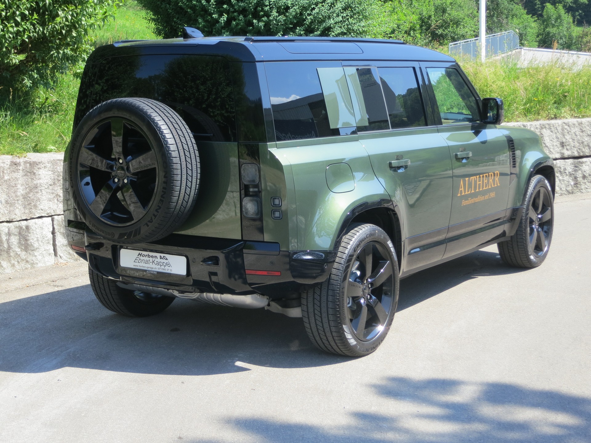 LAND ROVER Defender 110 3.0 D I6 350 X-Dynamic HSE AWD AT8-image-3