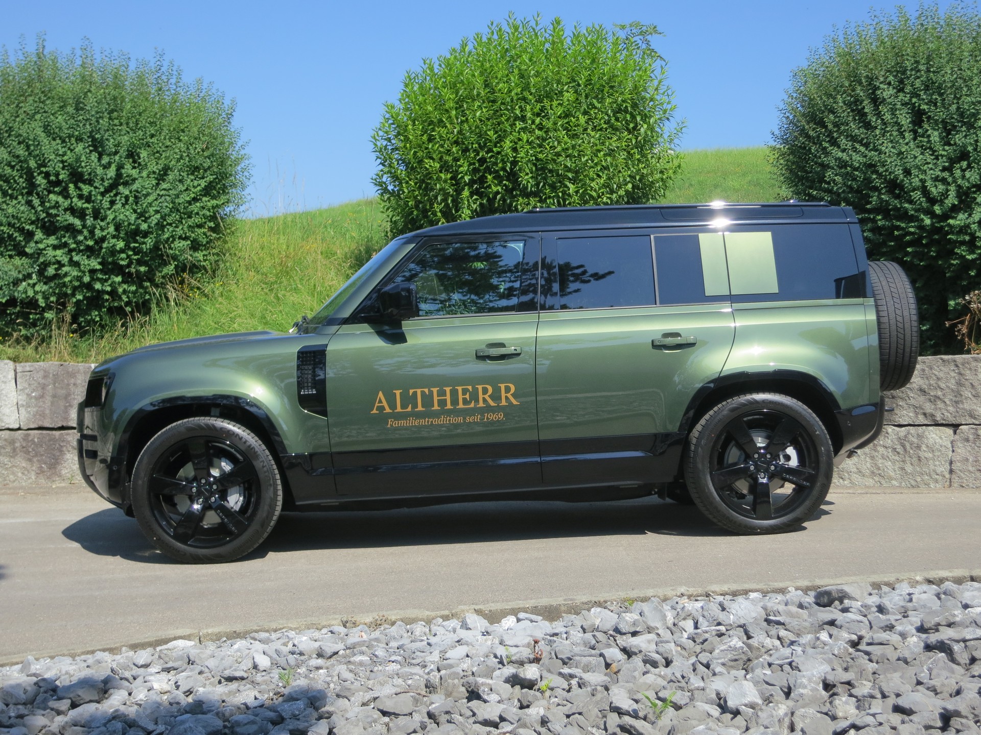 LAND ROVER Defender 110 3.0 D I6 350 X-Dynamic HSE AWD AT8-image-1