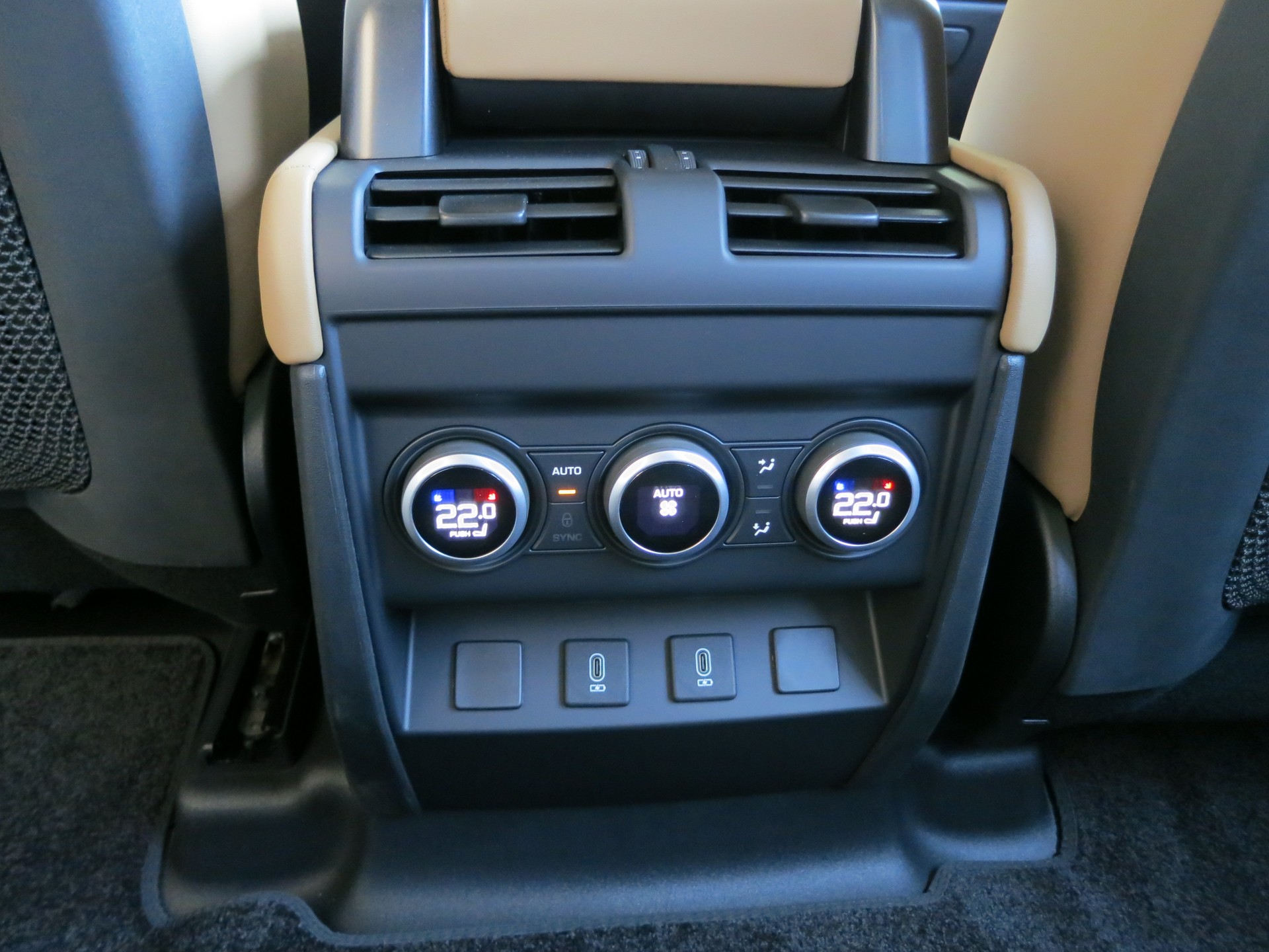 LAND ROVER Defender 110 3.0 D I6 350 X-Dynamic HSE AWD AT8-image-14