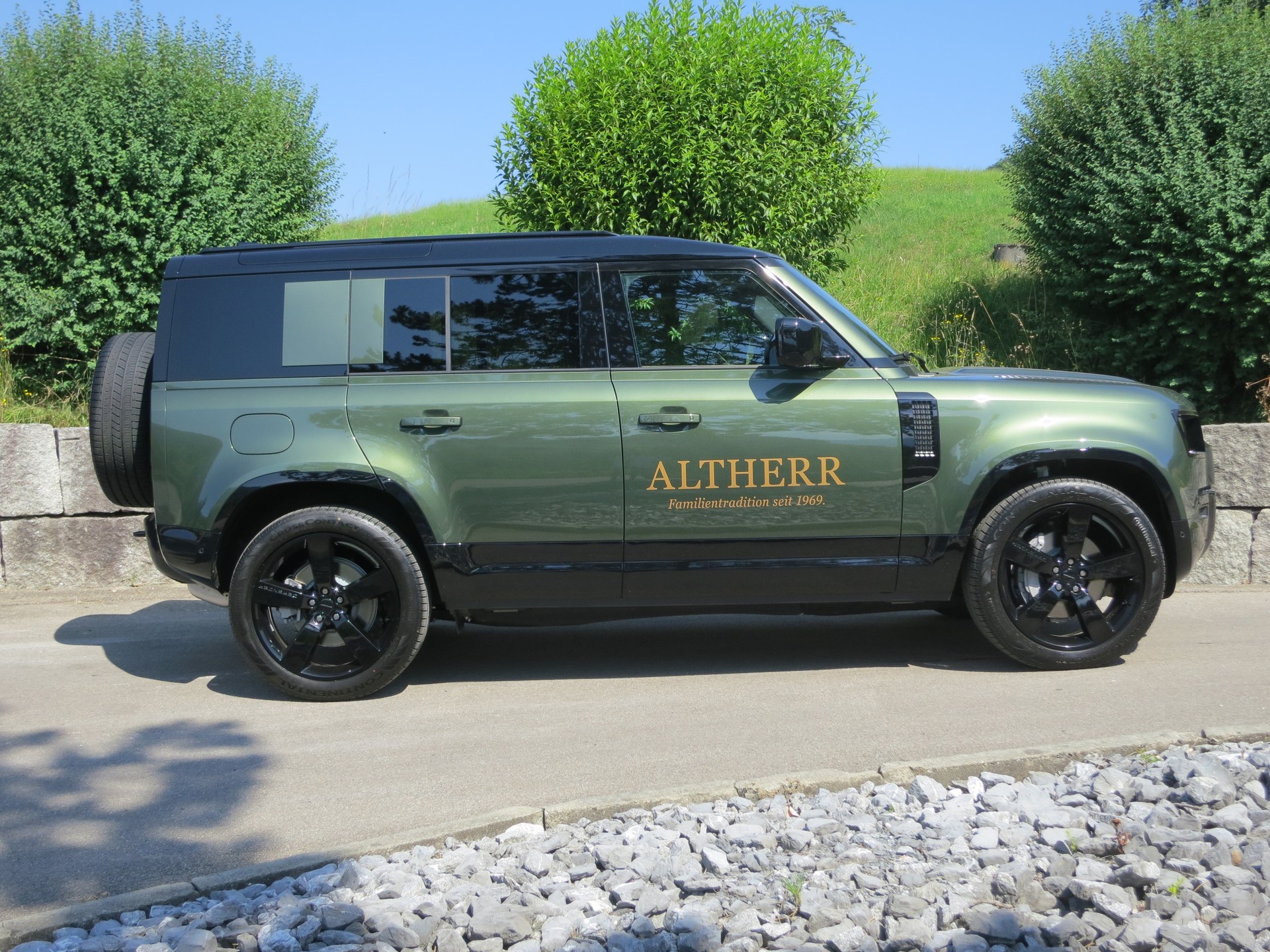 LAND ROVER Defender 110 3.0 D I6 350 X-Dynamic HSE AWD AT8-image-2