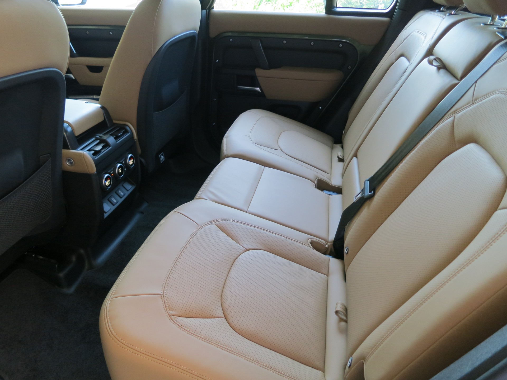 LAND ROVER Defender 110 3.0 D I6 350 X-Dynamic HSE AWD AT8-image-13