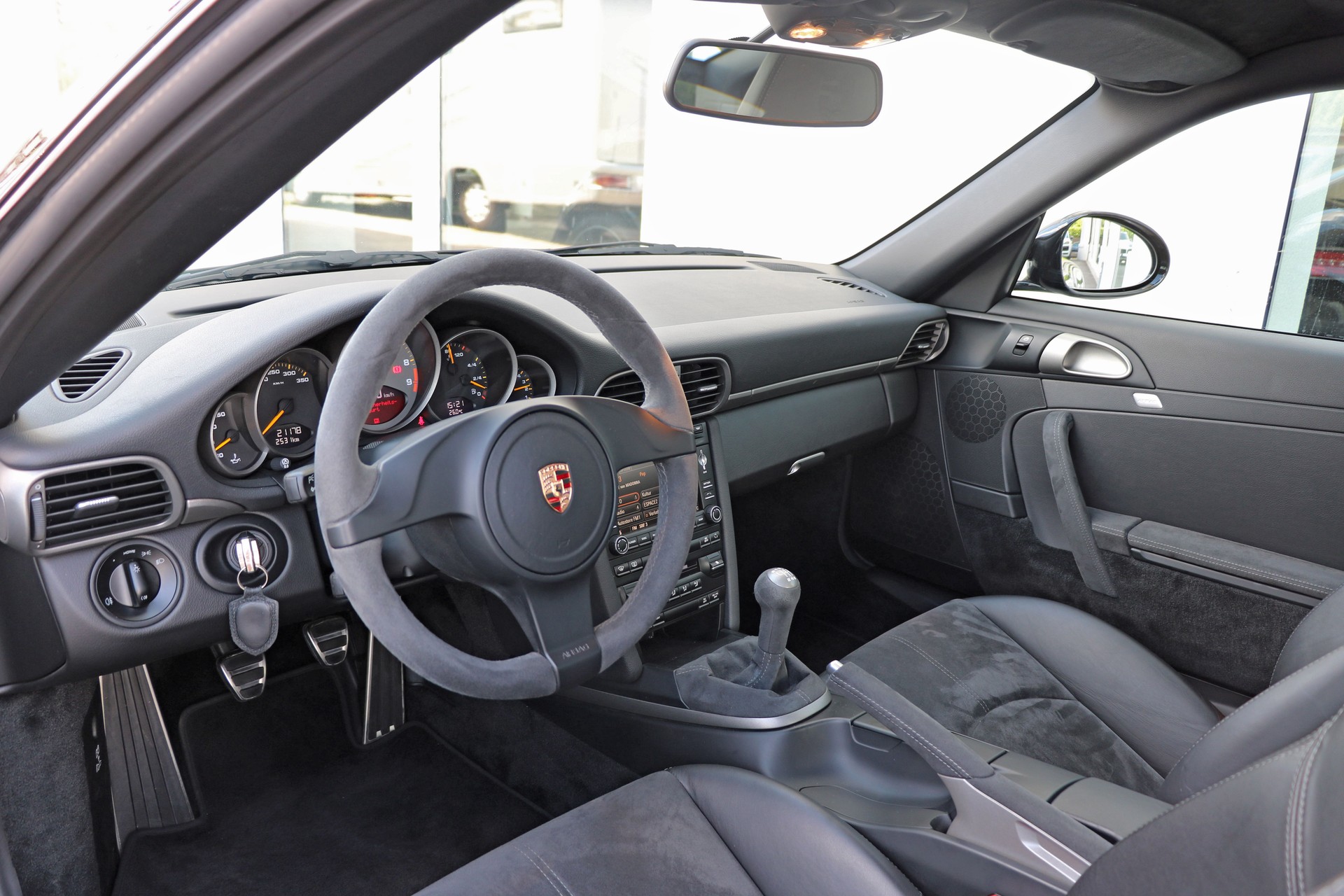 PORSCHE 911 GT3-image-14