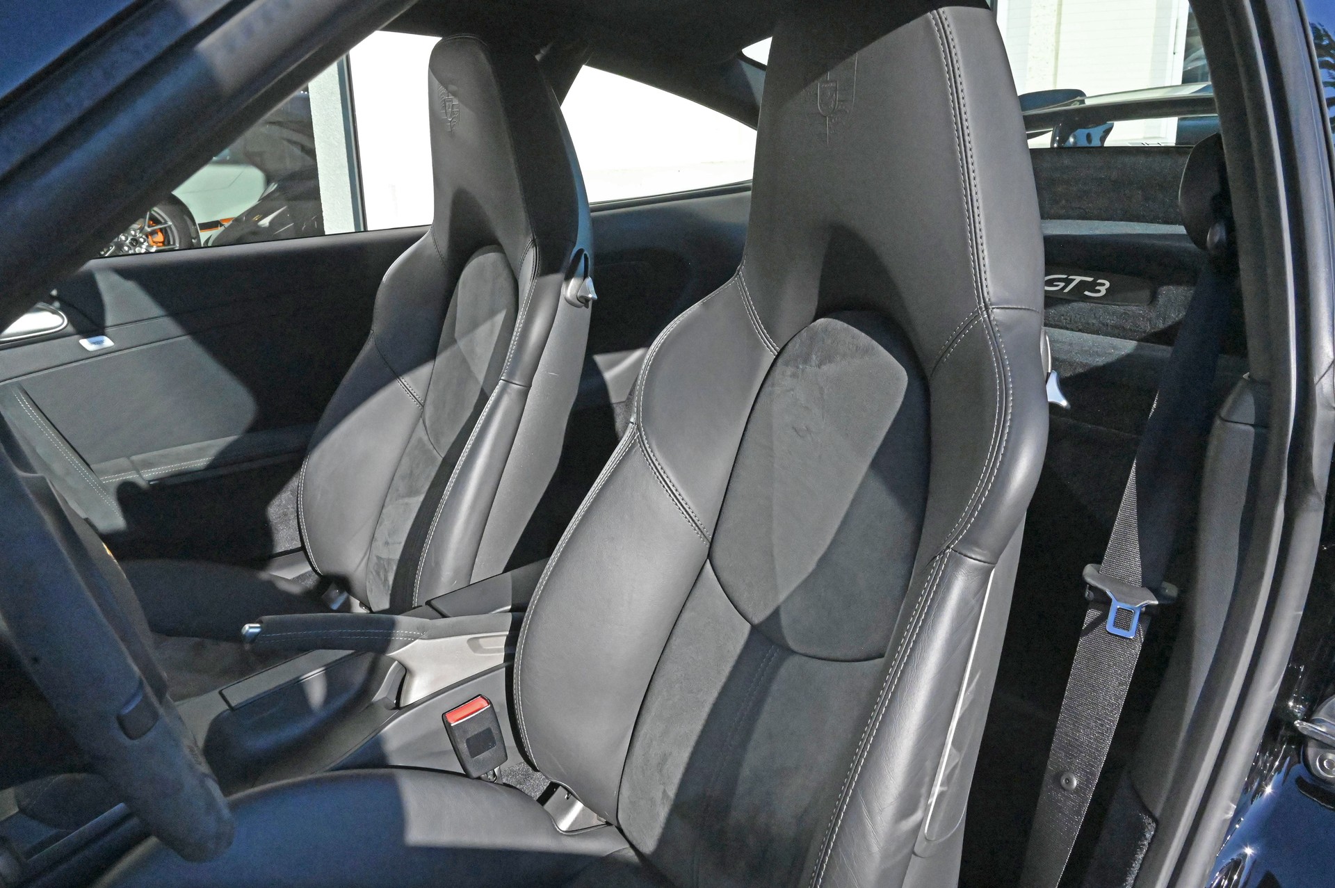 PORSCHE 911 GT3-image-17