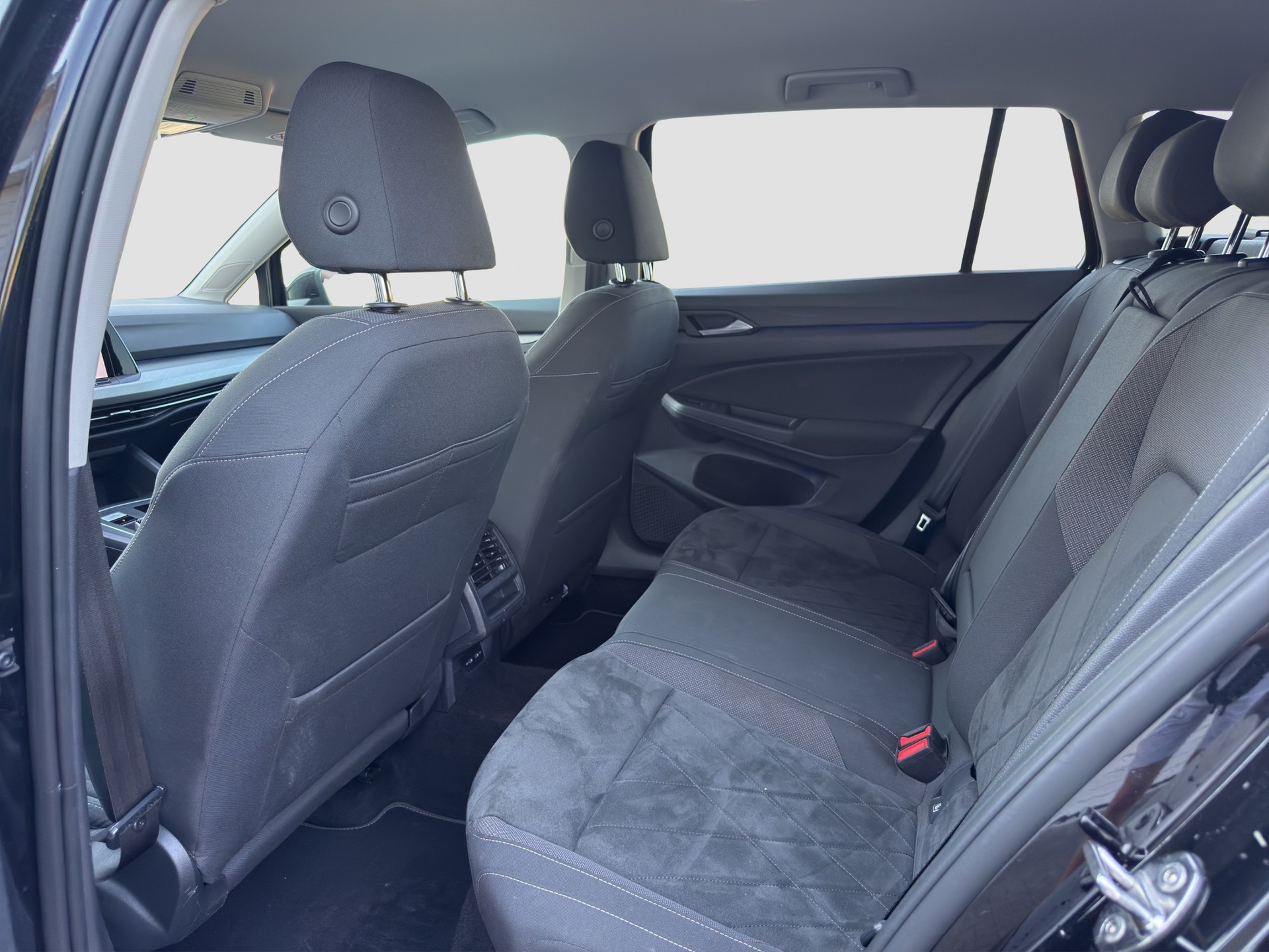 VW Golf Variant 2.0 TDI Life DSG ** Frisch ab MFK und Service ** CH Auto ** 1. Hand **-image-11