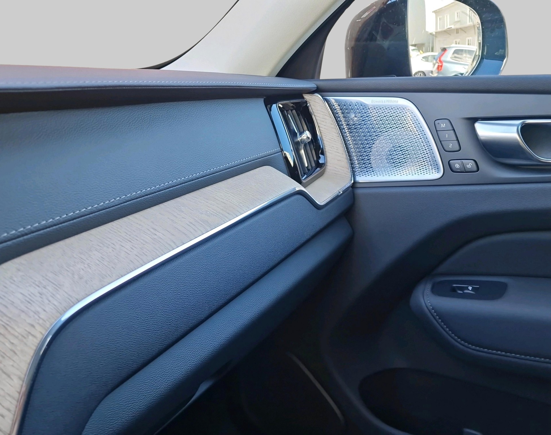 VOLVO XC60 2.0 T8 TE Ultra Dark eAWD-image-20