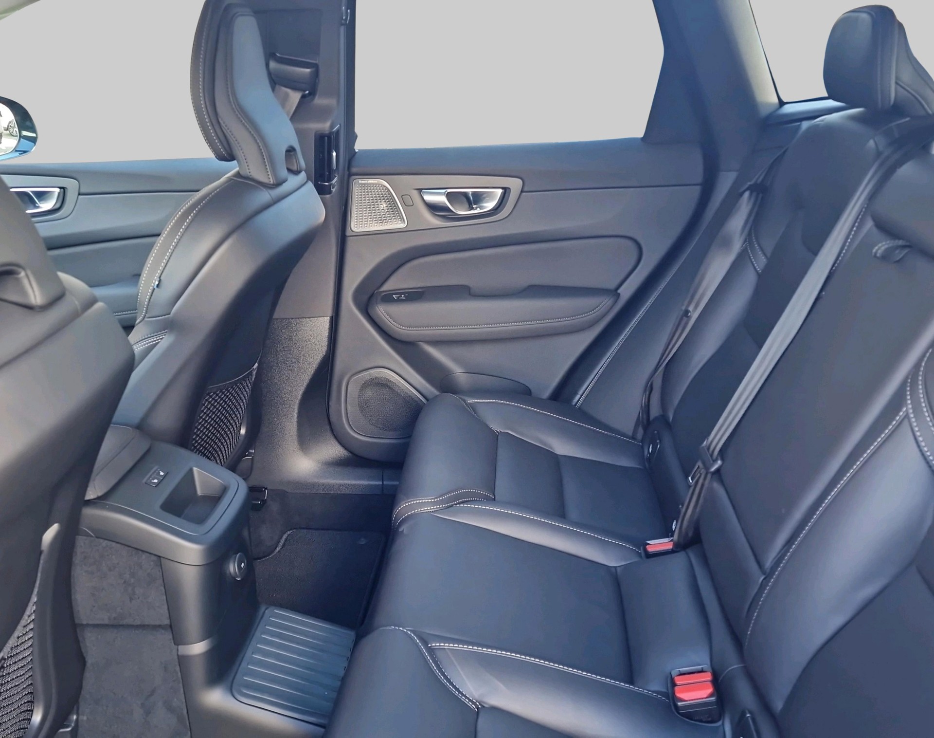 VOLVO XC60 2.0 T8 TE Ultra Dark eAWD-image-6