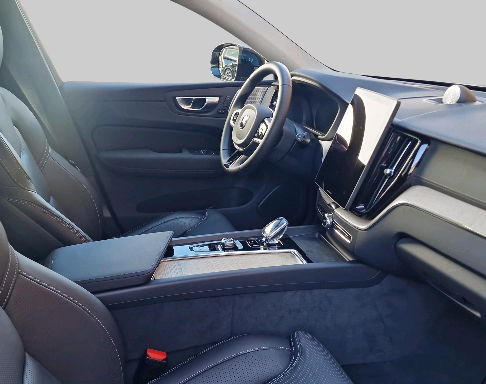 VOLVO XC60 2.0 T8 TE Ultra Dark eAWD-image-4