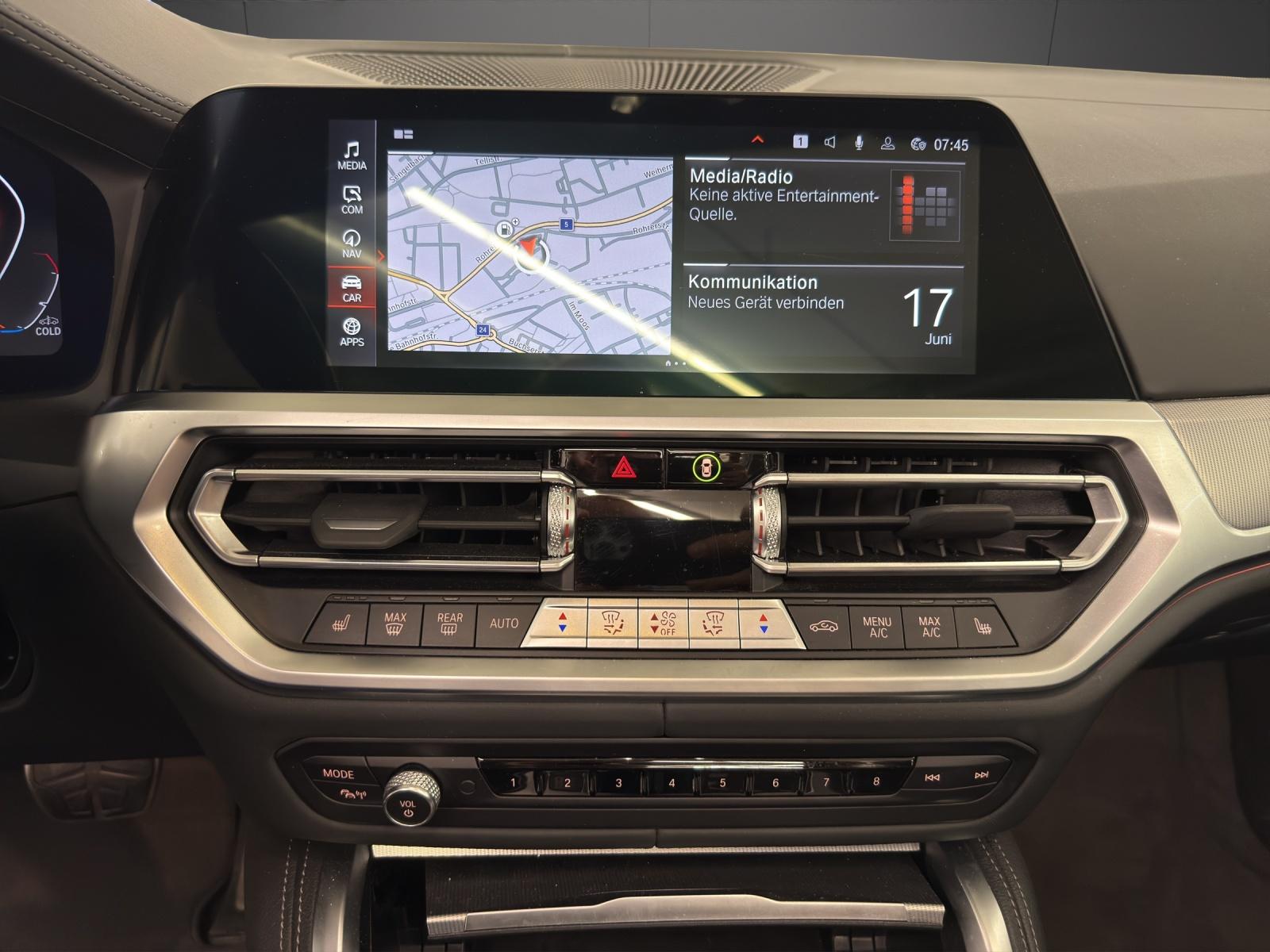 BMW M440d xDrive Cabrio-image-17