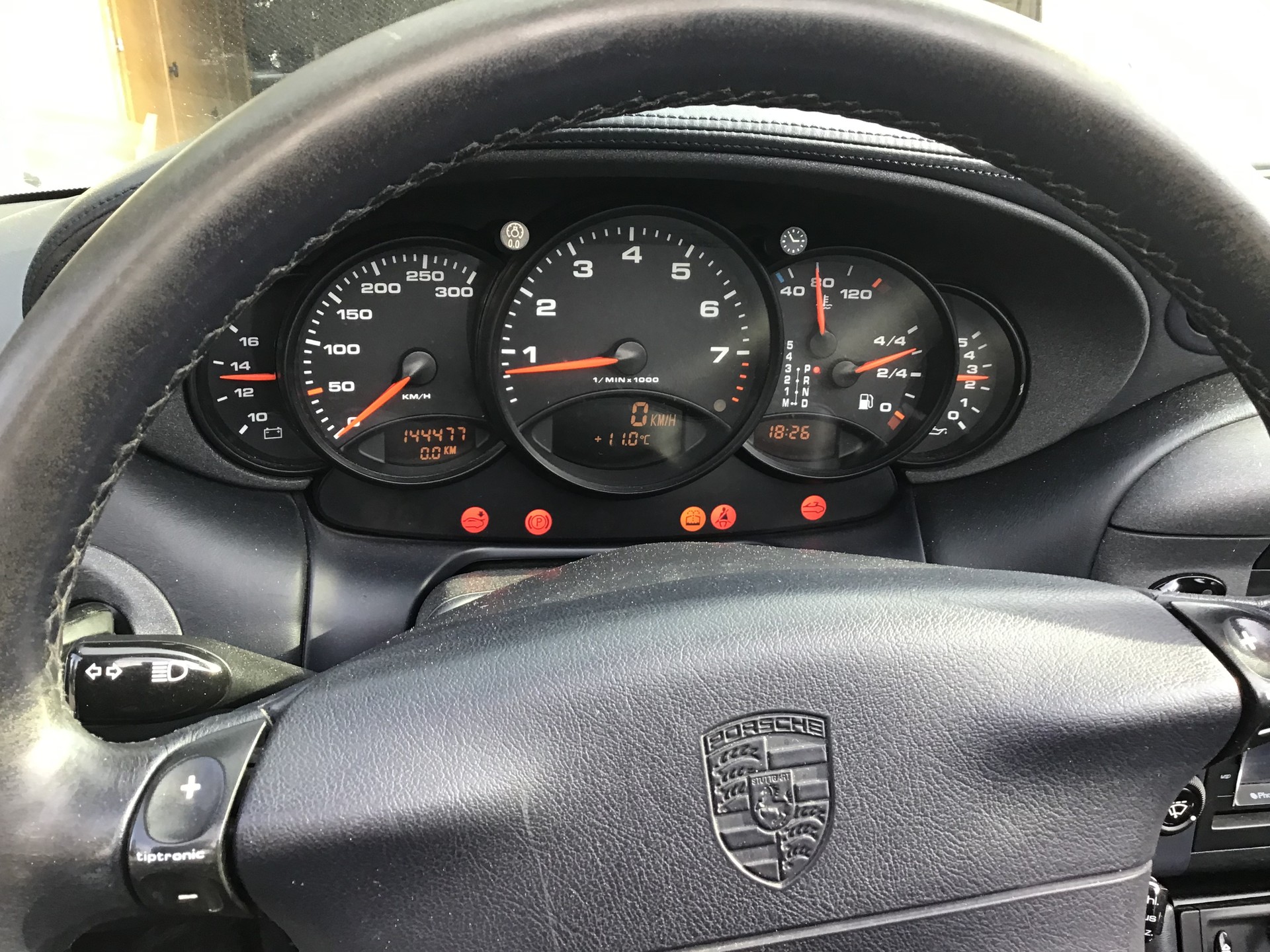 PORSCHE Carrera 4-image-4